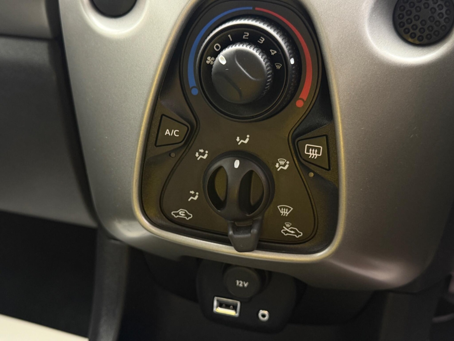 Used Toyota AYGO 2015 for sale - 76378045: Photo 33