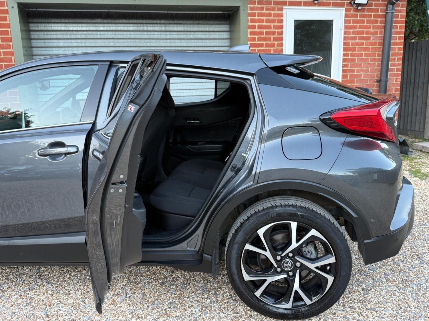 Used Toyota C-HR 2019 for sale - 77001990: Photo 27