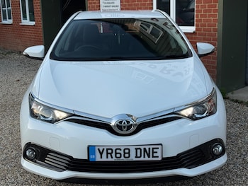Used Toyota Auris 2018 for sale - 77052442: Photo