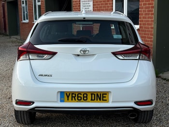 Used Toyota Auris 2018 for sale - 77052442: Photo