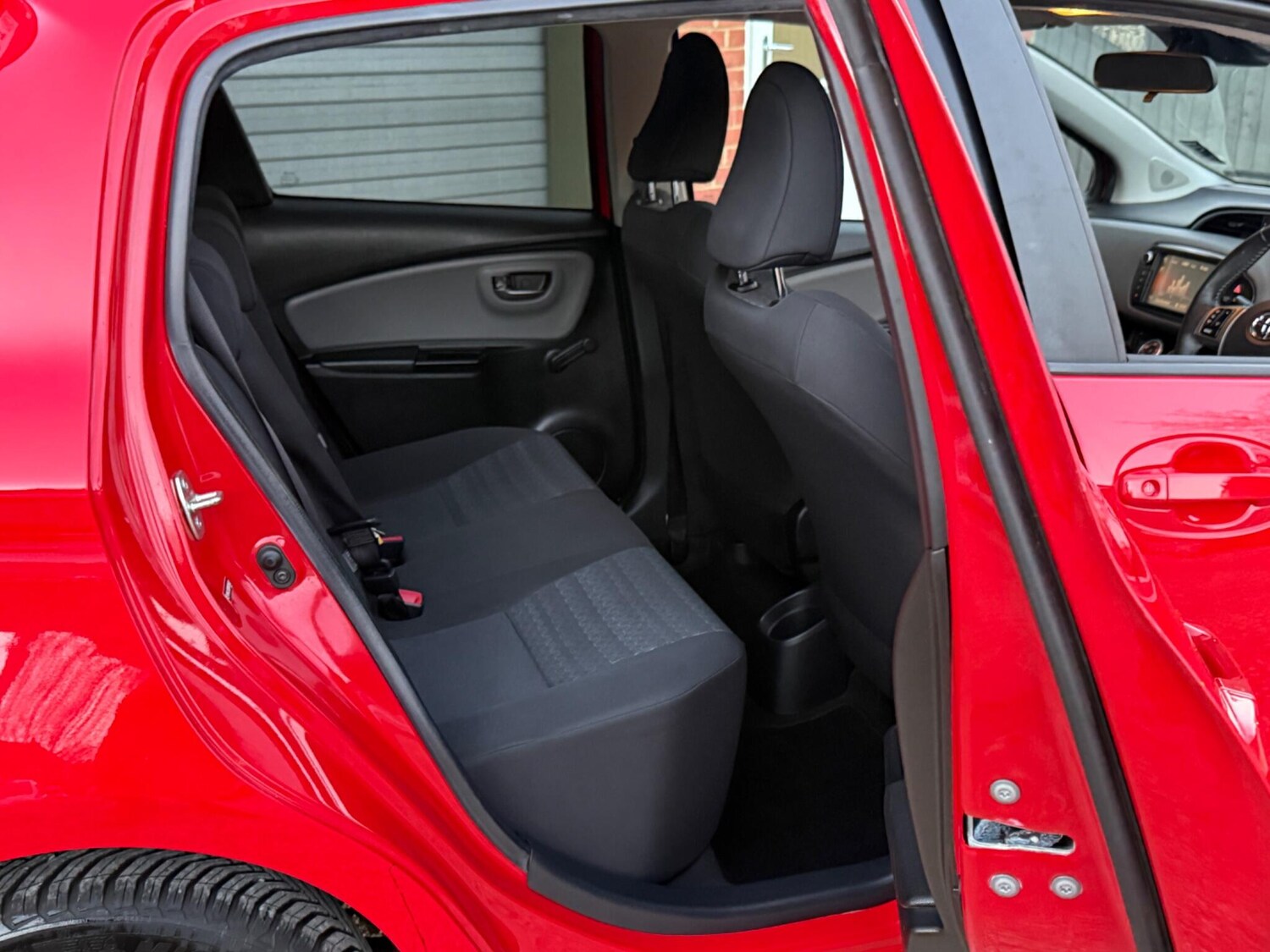 Used Toyota Yaris 2016 for sale - 77939573: Photo 18