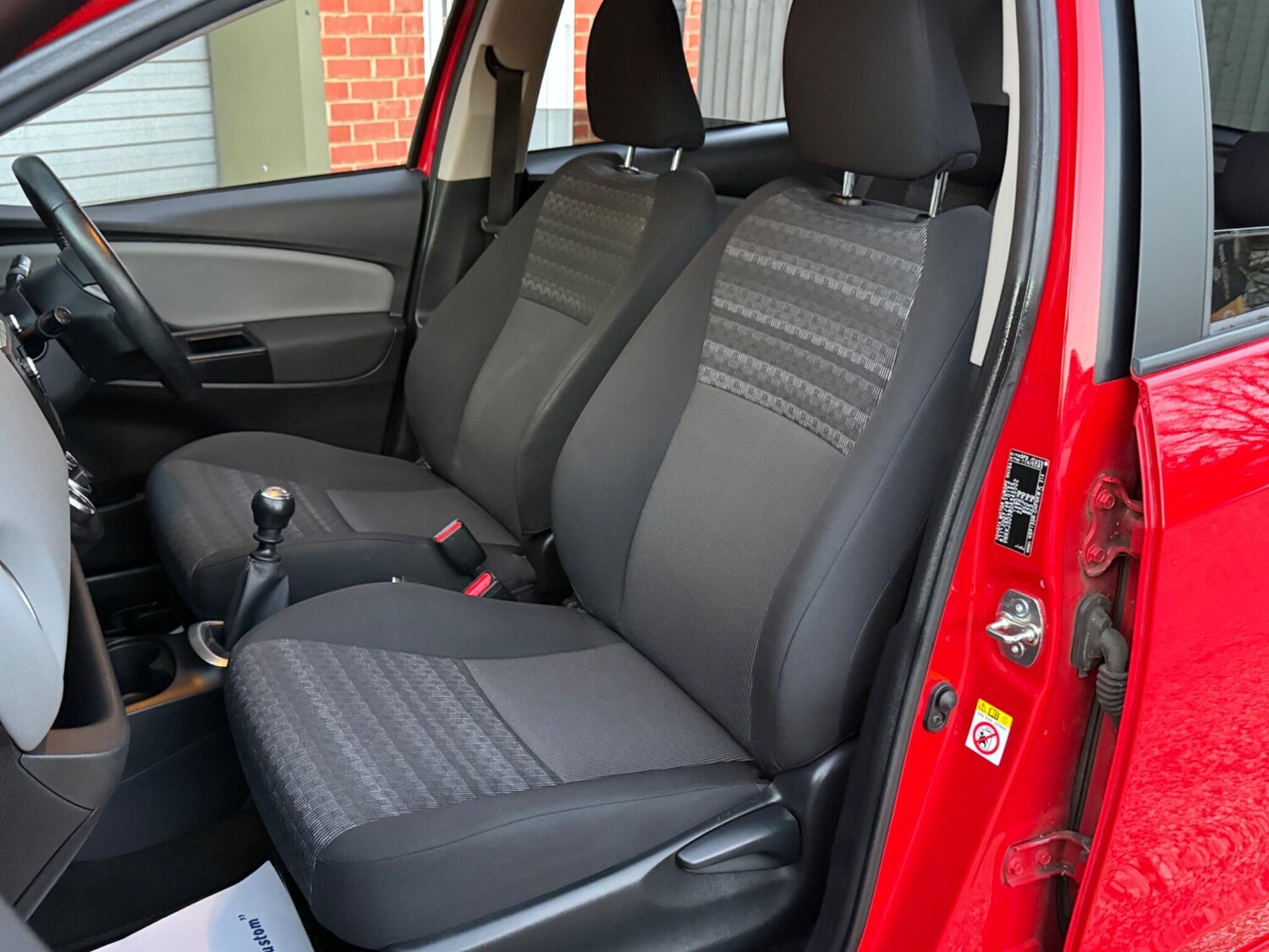 Used Toyota Yaris 2016 for sale - 77939573: Photo 30