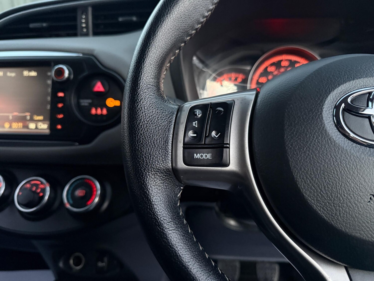 Used Toyota Yaris 2016 for sale - 77939573: Photo 33