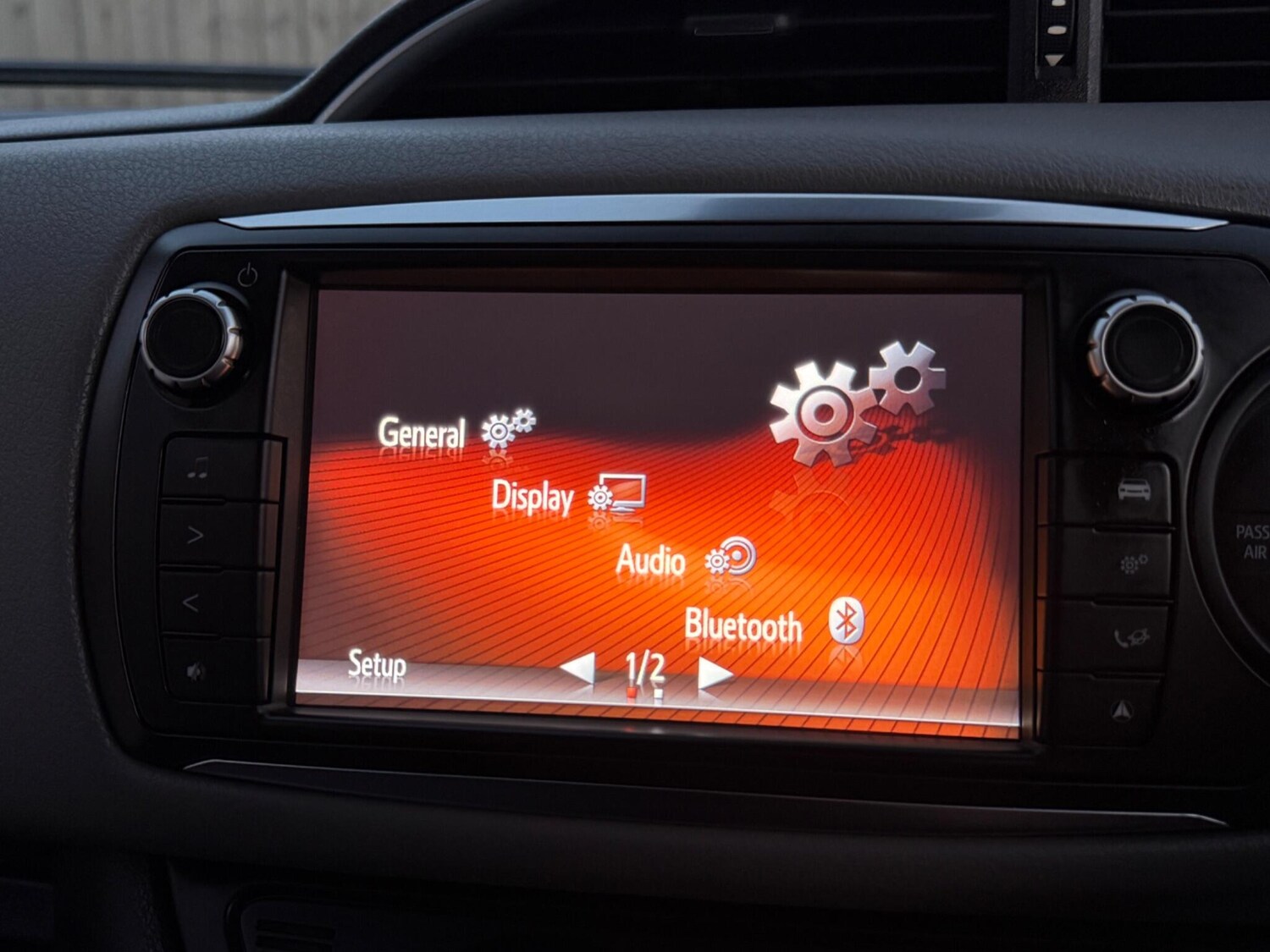 Used Toyota Yaris 2016 for sale - 77939573: Photo 49