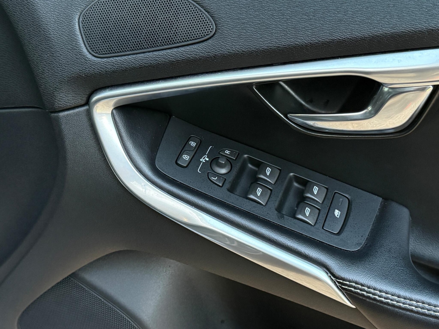 Used Volvo V40 2018 for sale - 77052507: Photo 17