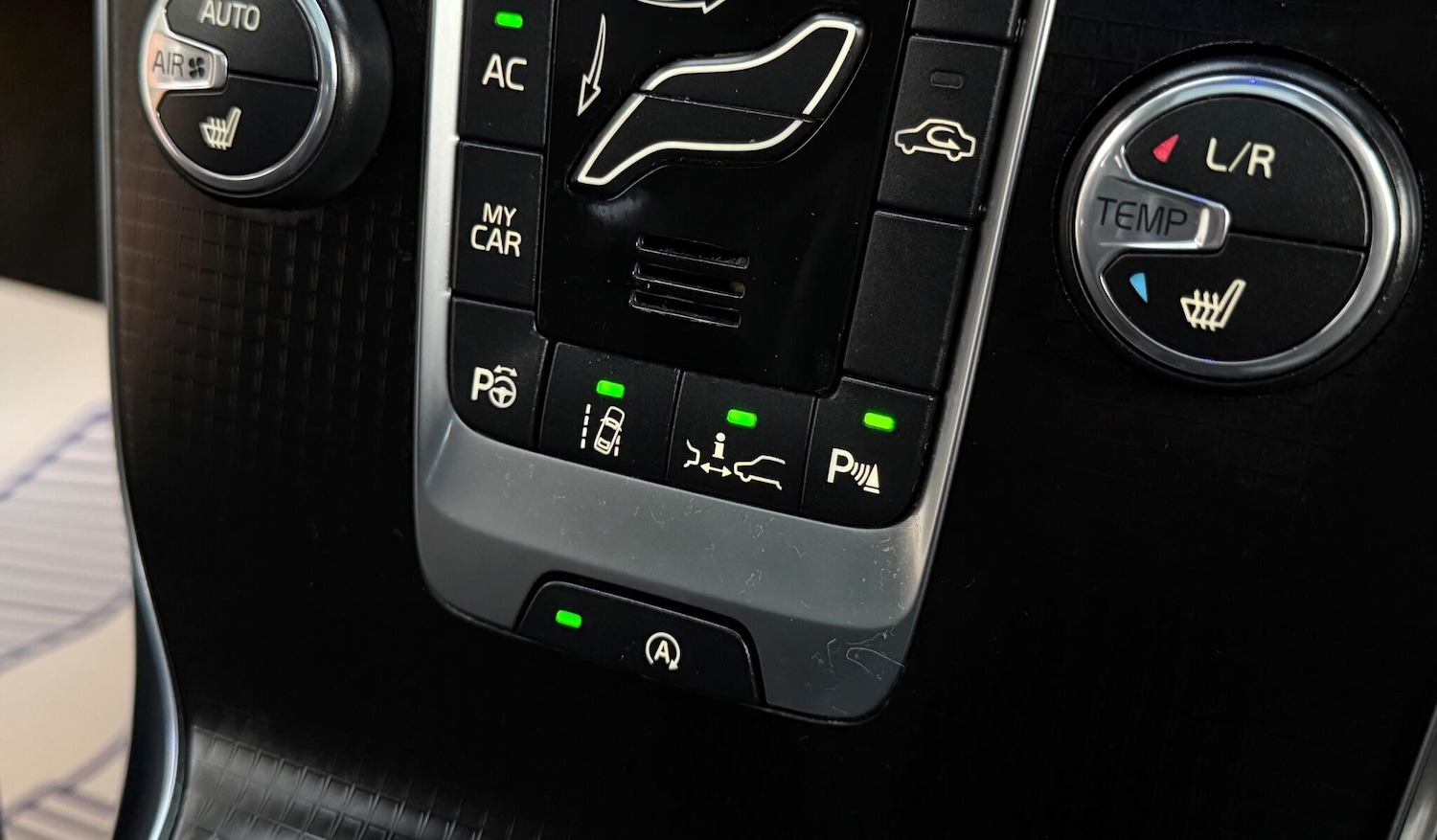 Used Volvo V40 2018 for sale - 77052507: Photo 41