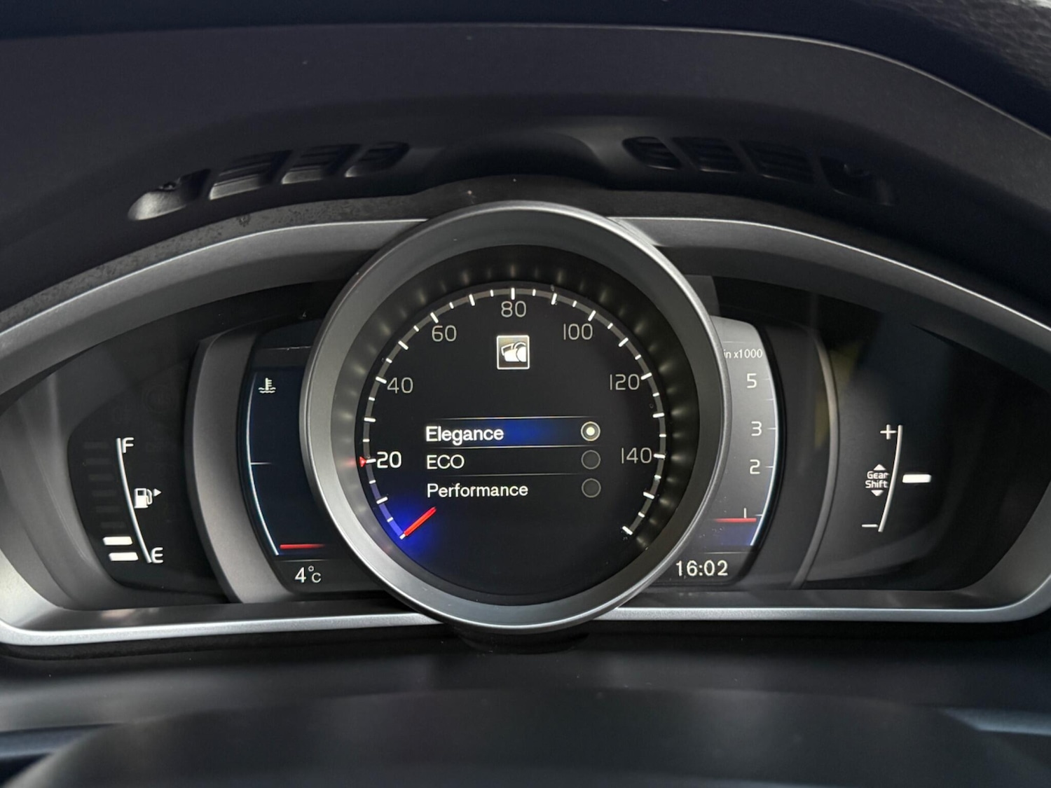 Used Volvo V40 2018 for sale - 77052507: Photo 46