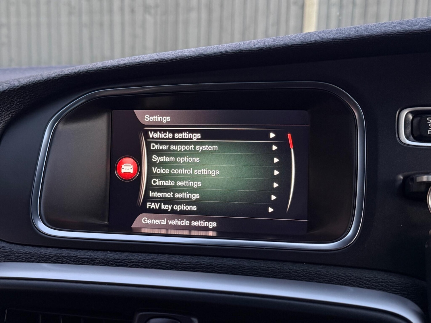 Used Volvo V40 2018 for sale - 77052507: Photo 74