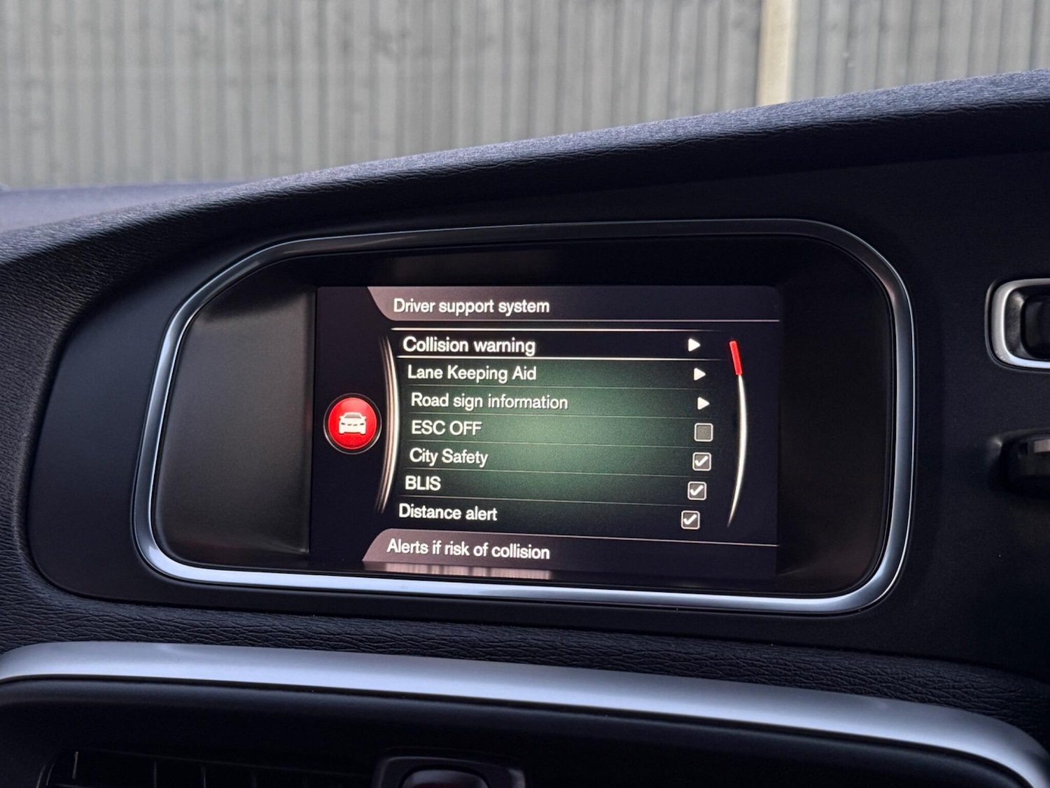 Used Volvo V40 2018 for sale - 77052507: Photo 80