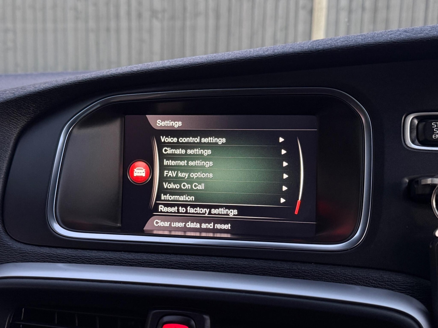 Used Volvo V40 2018 for sale - 77052507: Photo 85