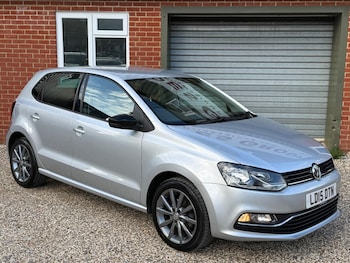 Used Volkswagen Polo 2015 for sale - 77825190: Photo