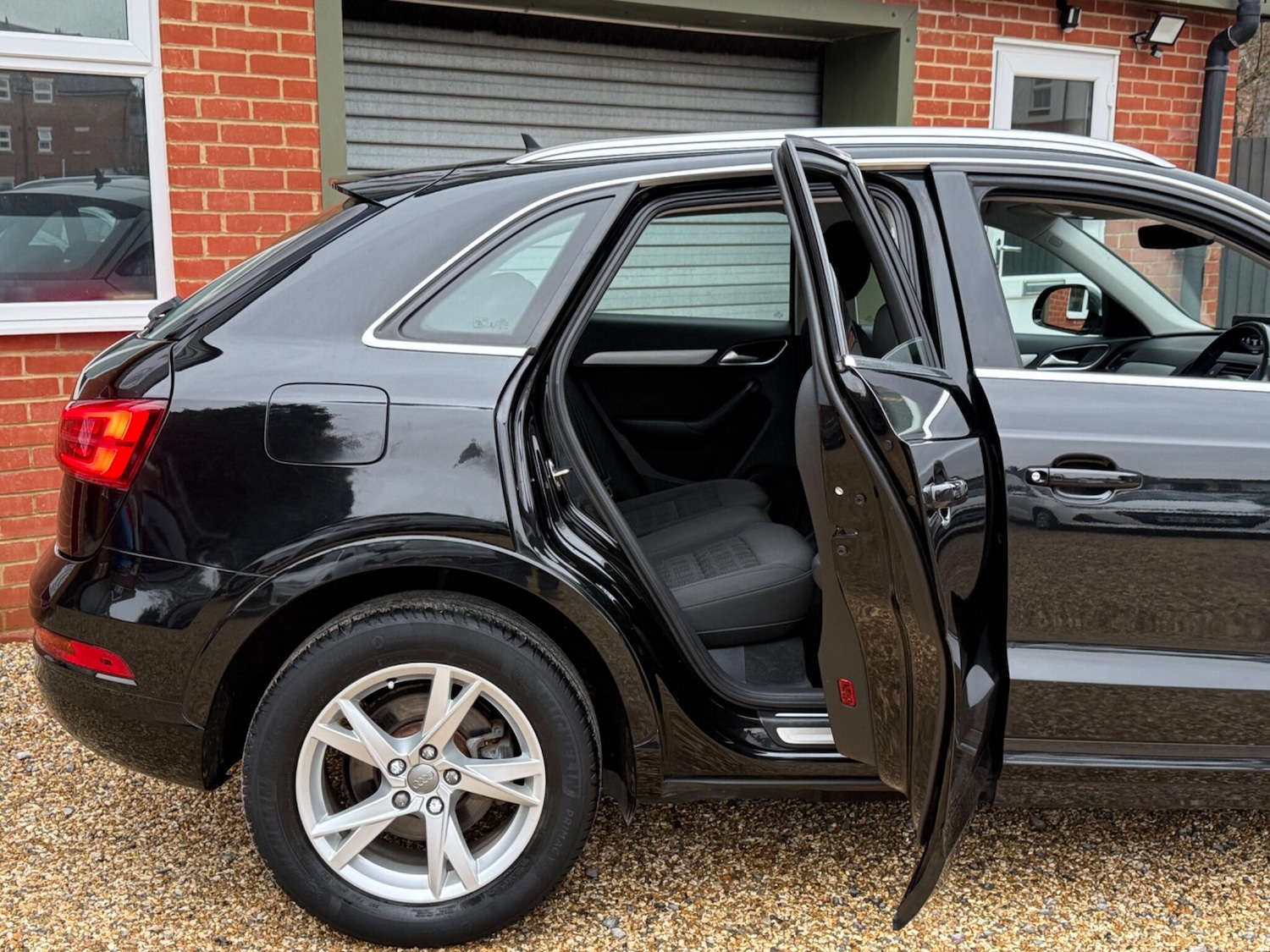 Used Audi Q3 2017 for sale - 76899229: Photo 10