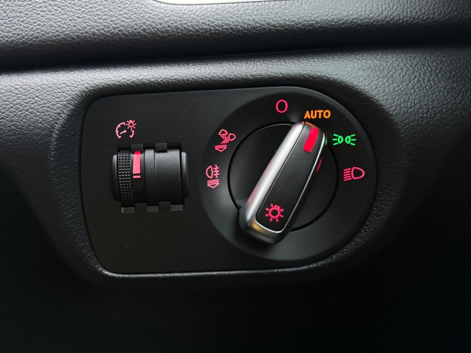 Used Audi Q3 2017 for sale - 76899229: Photo 33