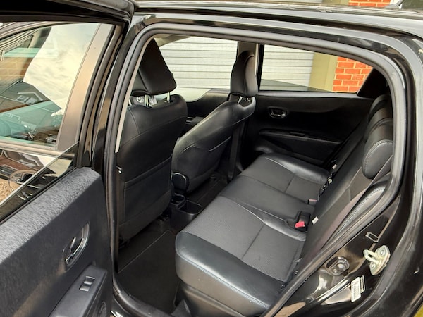 Used Toyota Yaris 2012 for sale - 75552902: Photo 24