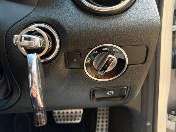 Used Mercedes-Benz SLK 2013 for sale - 75564213: Photo 35