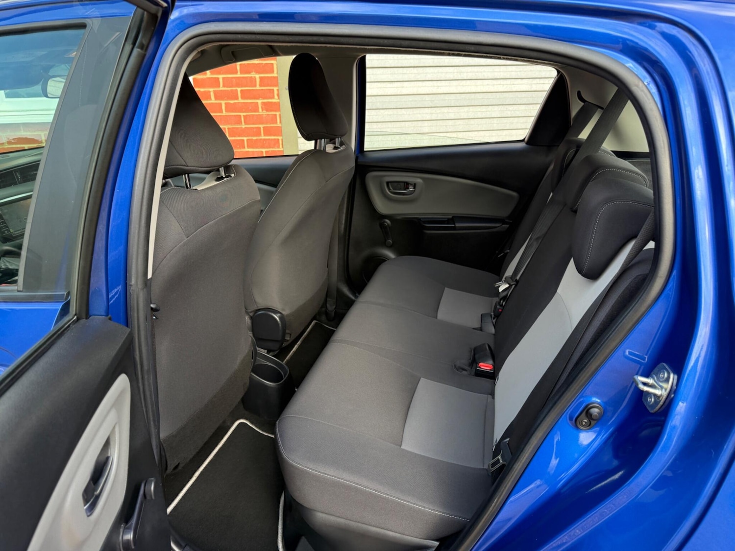 Used Toyota Yaris 2017 for sale - 77279402: Photo 30