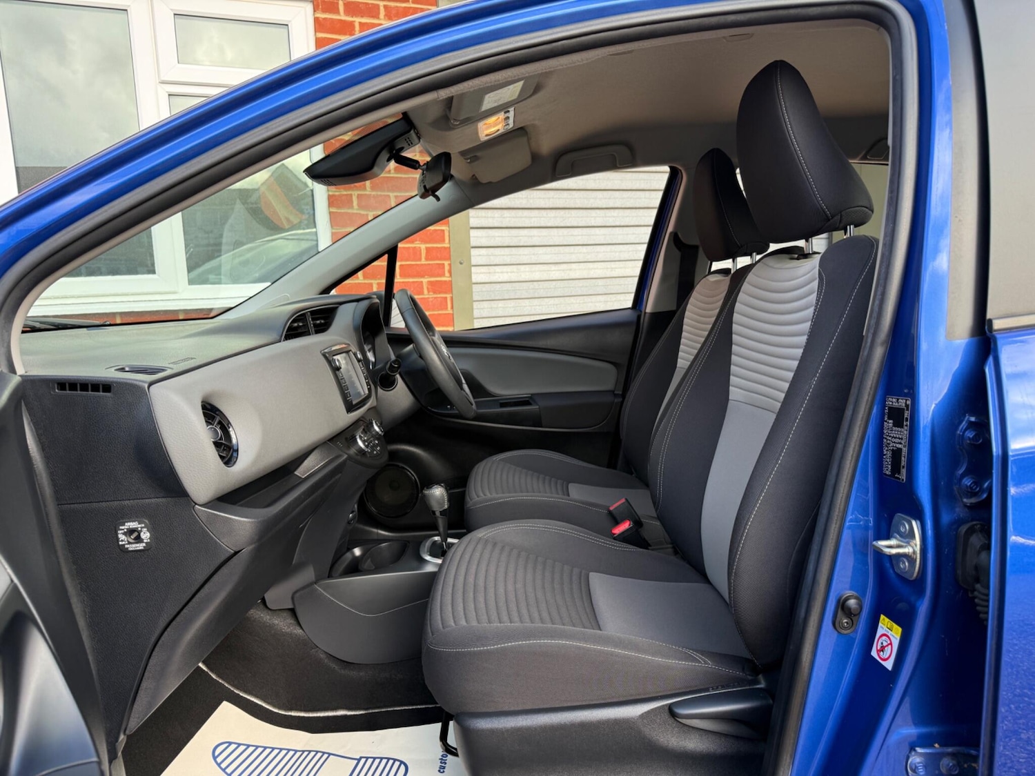 Used Toyota Yaris 2017 for sale - 77279402: Photo 33