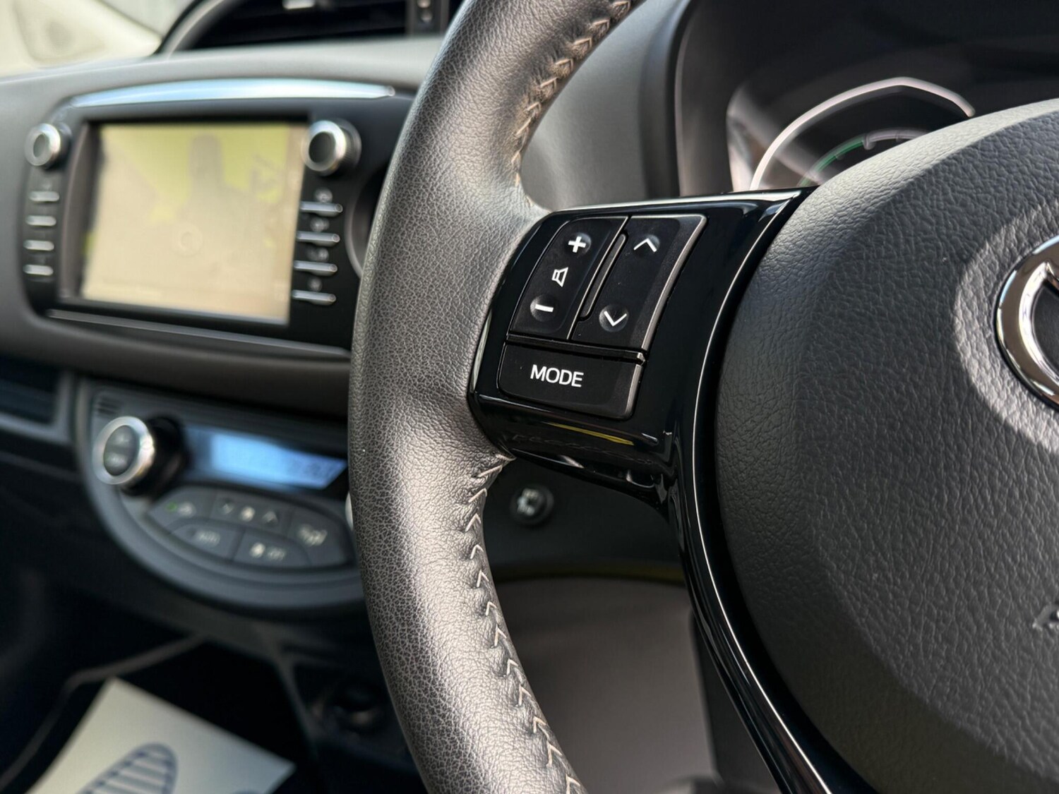 Used Toyota Yaris 2017 for sale - 77279402: Photo 38