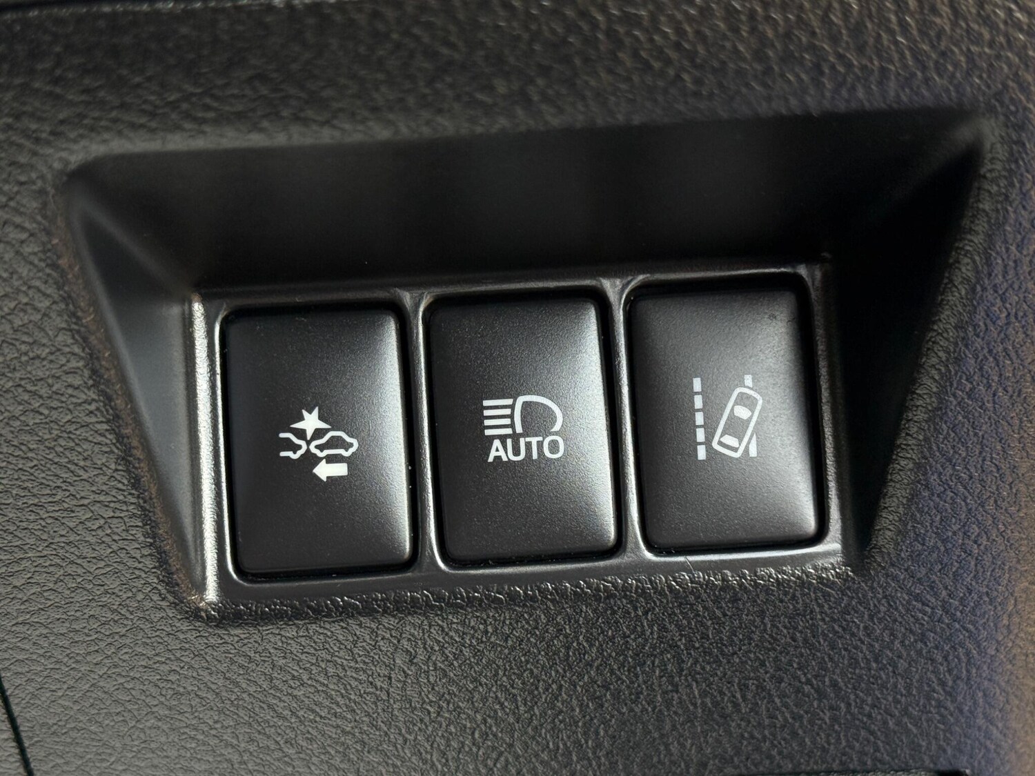 Used Toyota Yaris 2017 for sale - 77279402: Photo 41