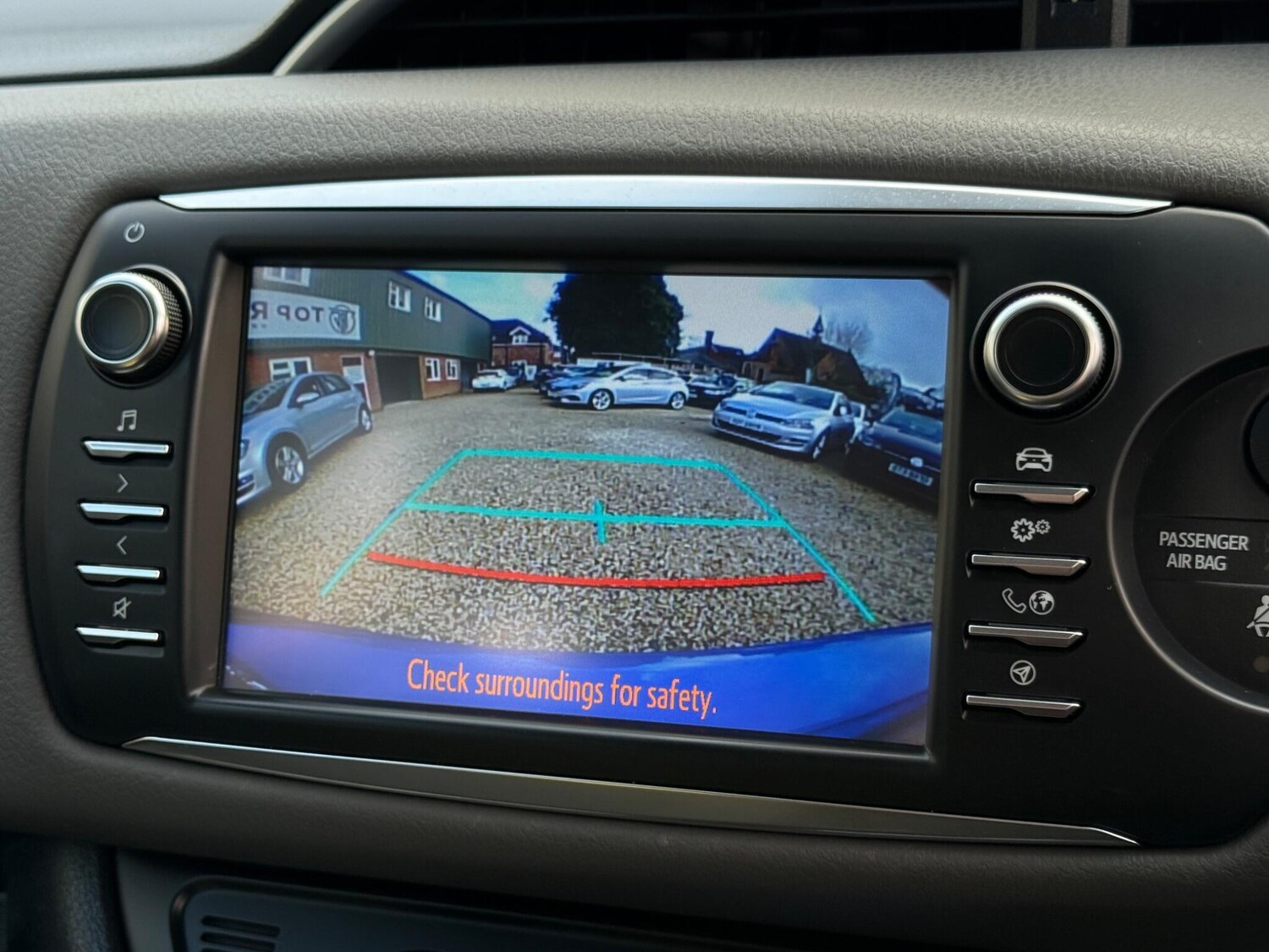 Used Toyota Yaris 2017 for sale - 77279402: Photo 54