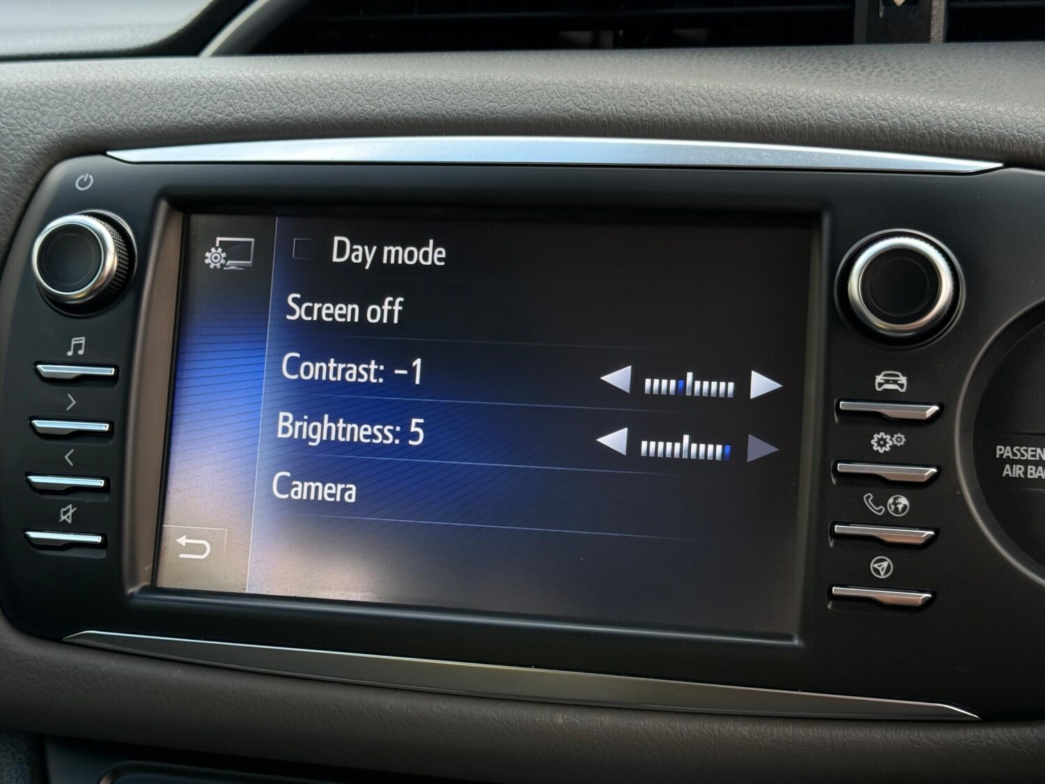 Used Toyota Yaris 2017 for sale - 77279402: Photo 63