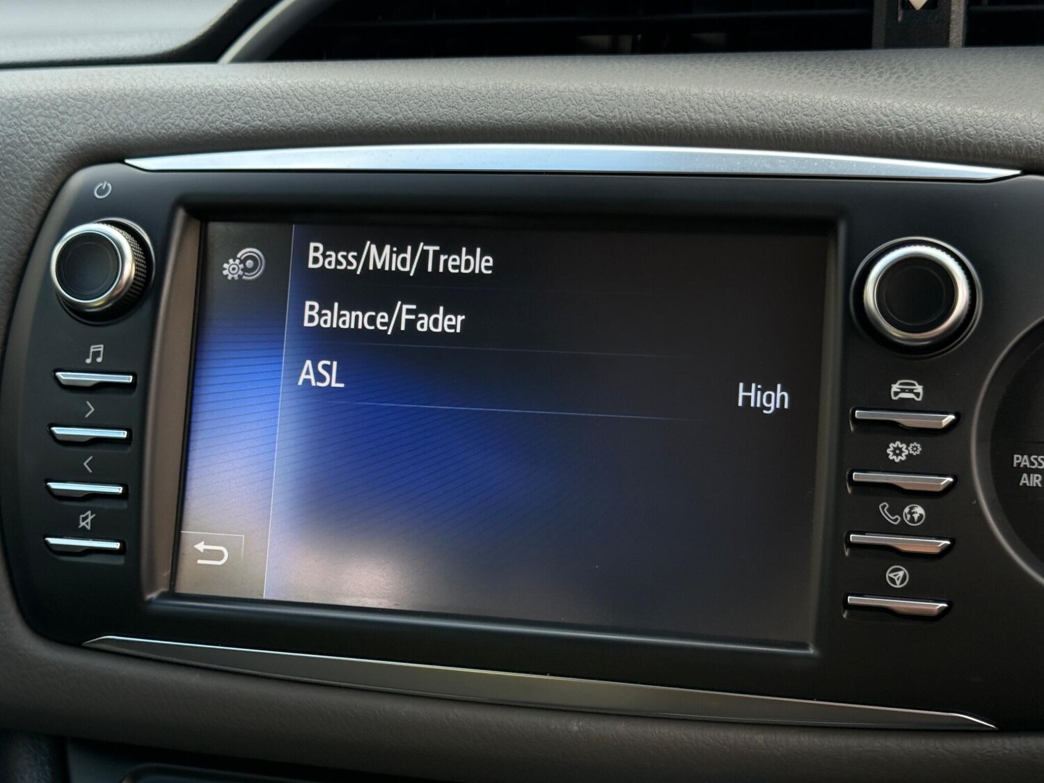 Used Toyota Yaris 2017 for sale - 77279402: Photo 66