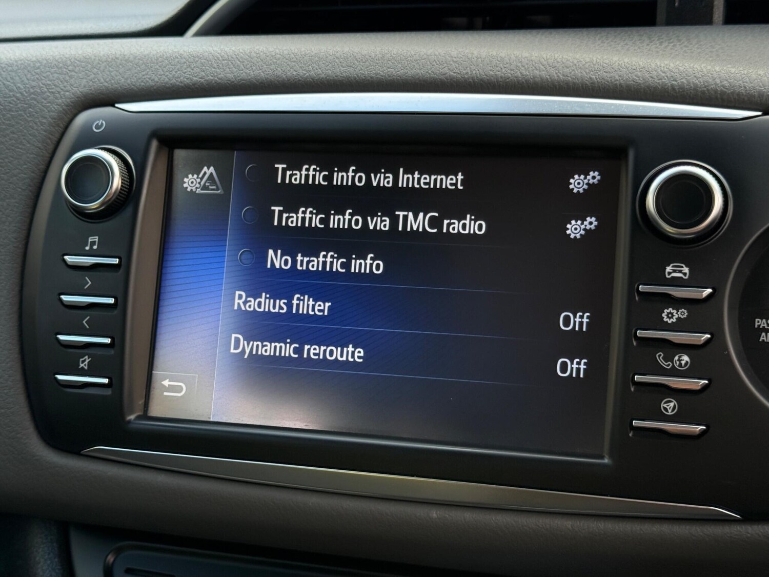 Used Toyota Yaris 2017 for sale - 77279402: Photo 70