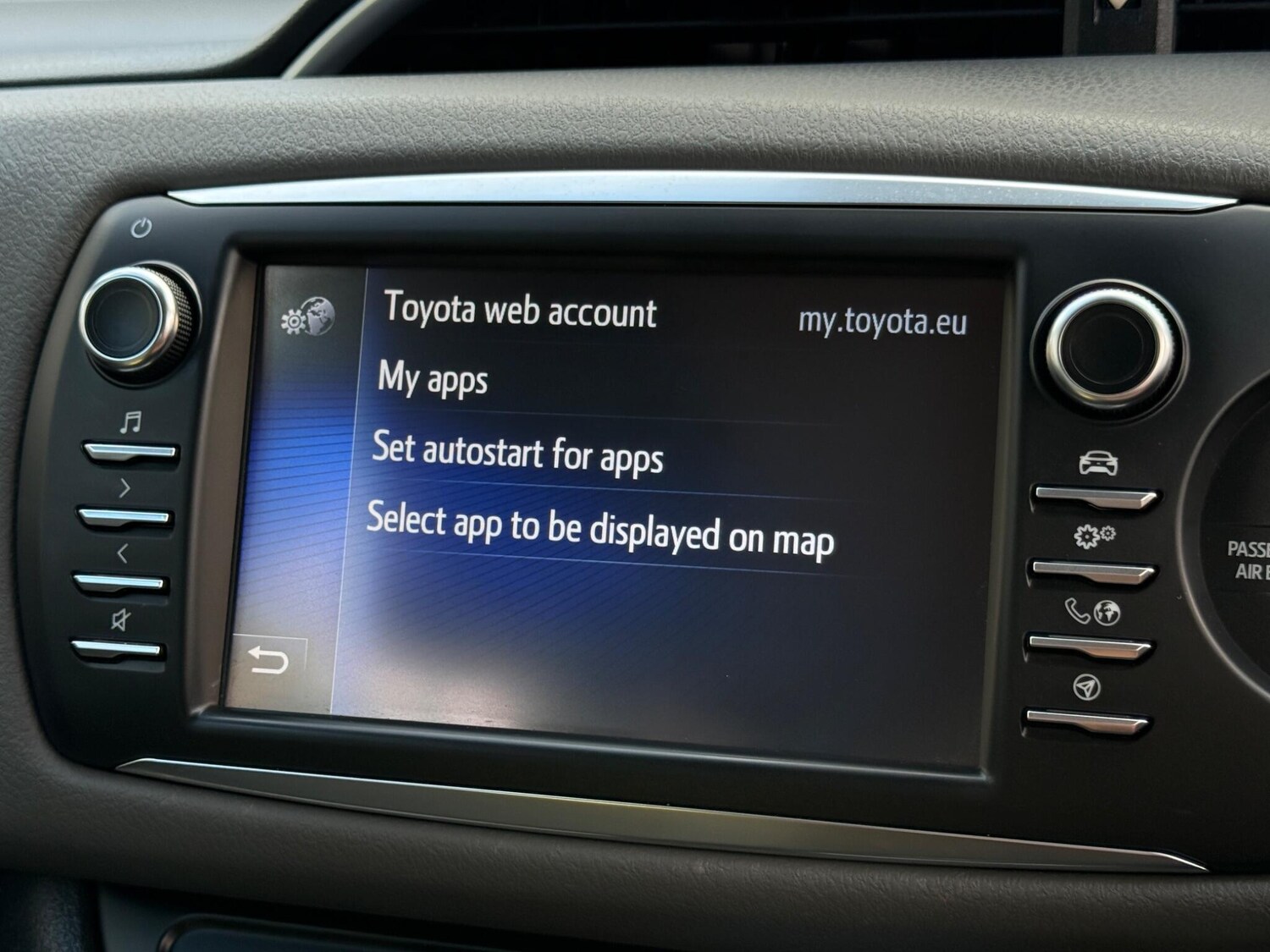 Used Toyota Yaris 2017 for sale - 77279402: Photo 71