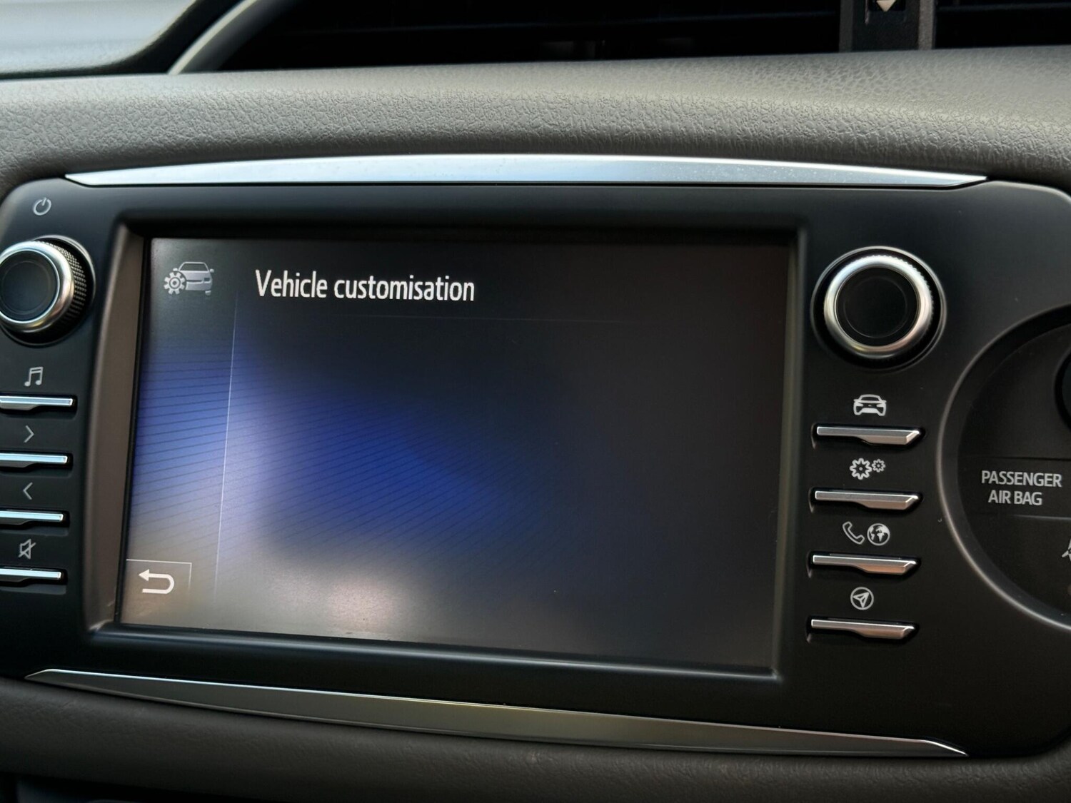 Used Toyota Yaris 2017 for sale - 77279402: Photo 73