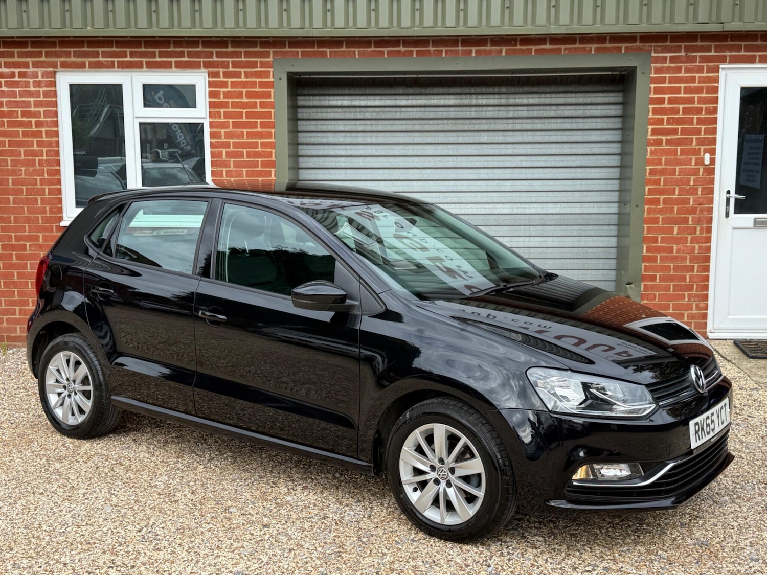 Used Volkswagen Polo 2015 for sale - 76153033: Photo 1
