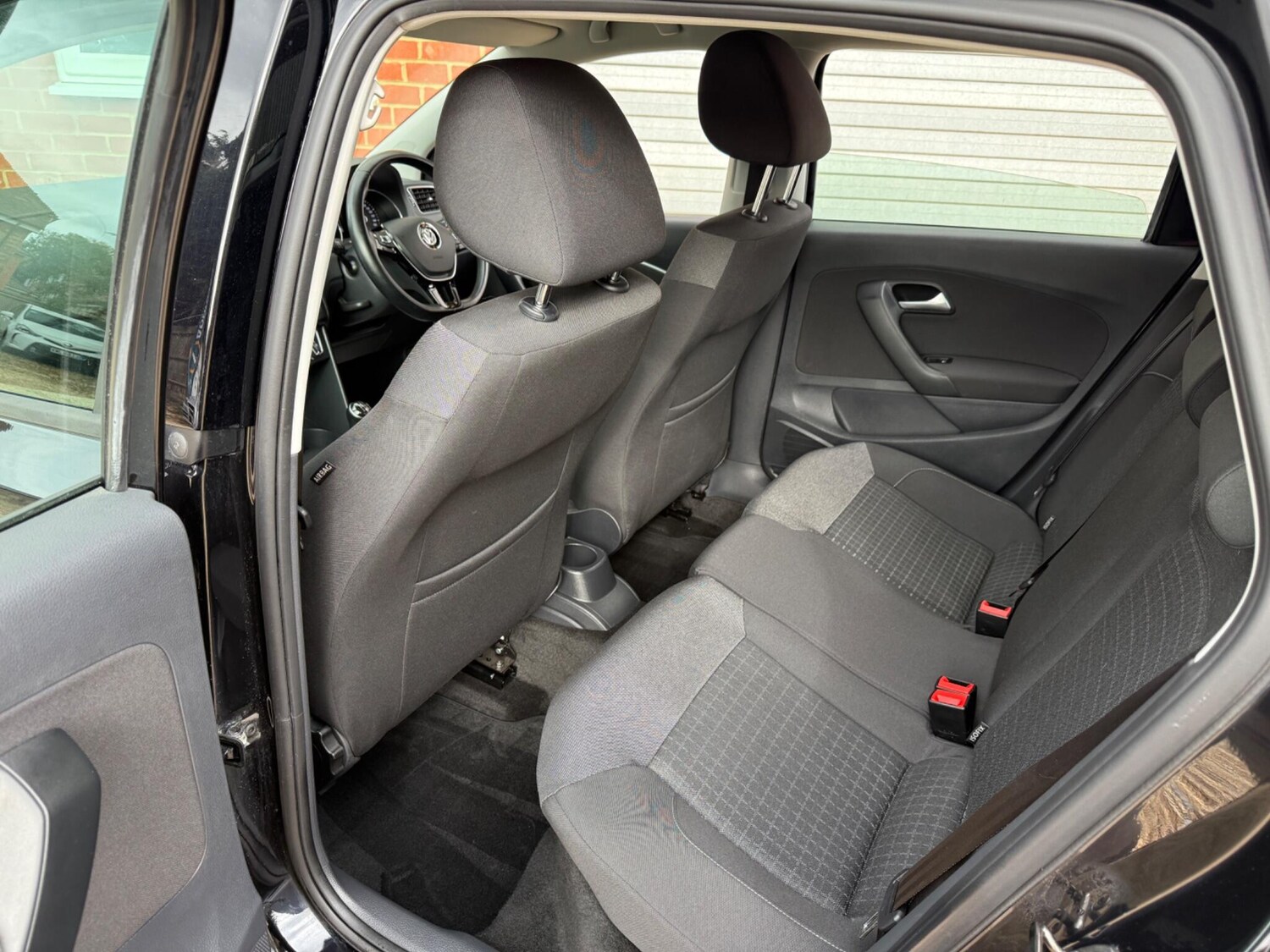 Used Volkswagen Polo 2015 for sale - 76153033: Photo 24