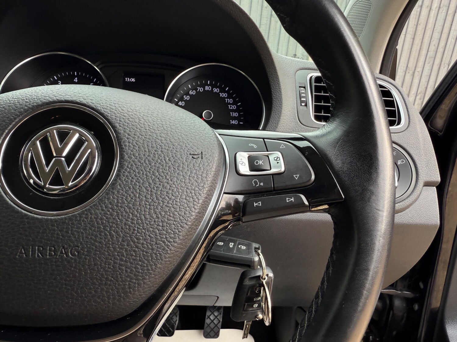 Used Volkswagen Polo 2015 for sale - 76153033: Photo 28