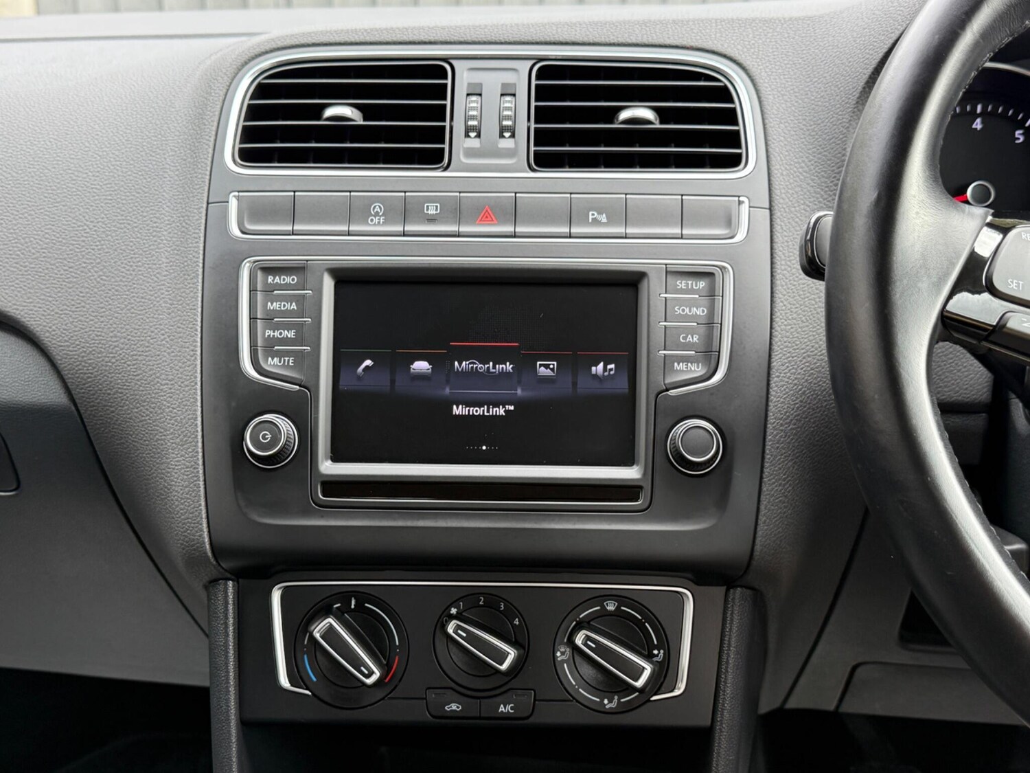 Used Volkswagen Polo 2015 for sale - 76153033: Photo 8