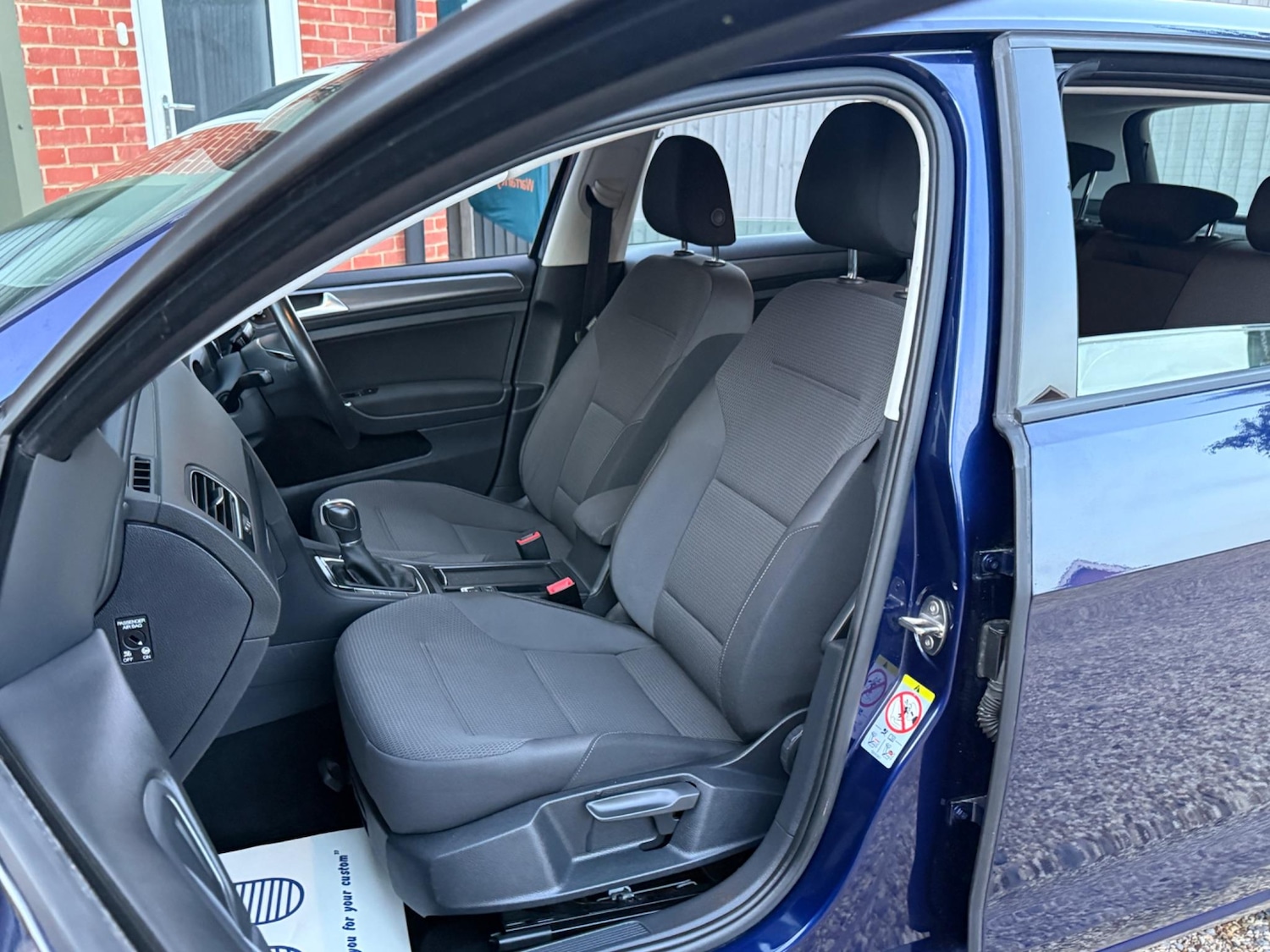 Used Volkswagen Golf 2017 for sale - 77001971: Photo 27