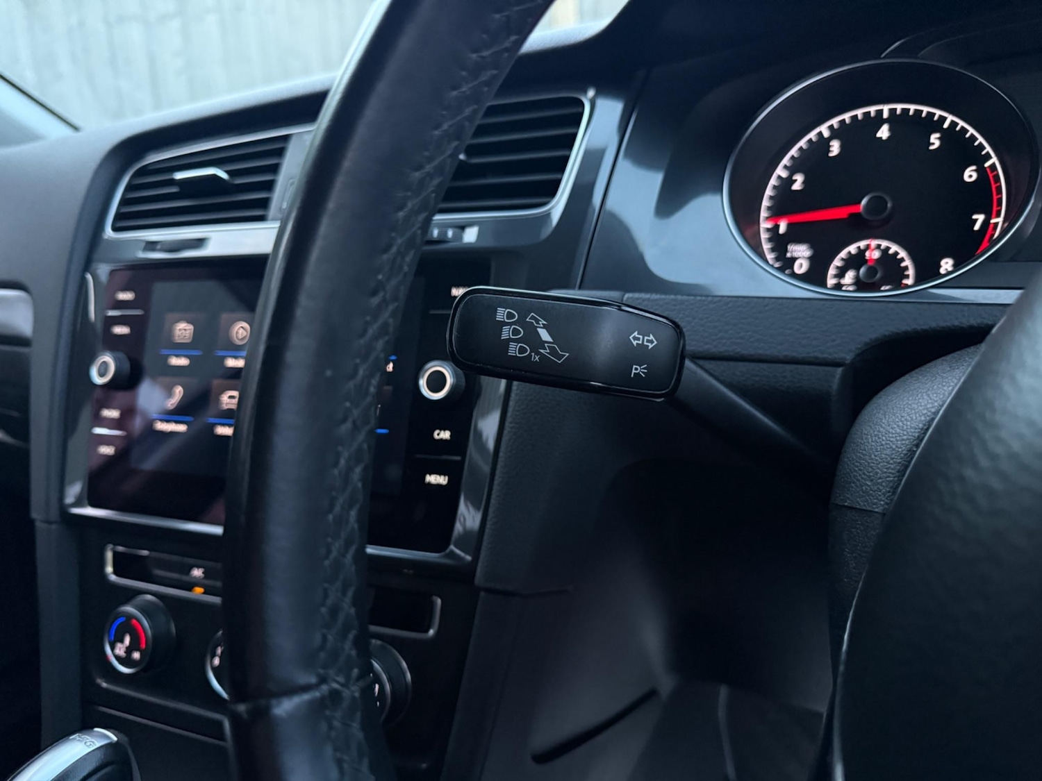 Used Volkswagen Golf 2017 for sale - 77001971: Photo 32