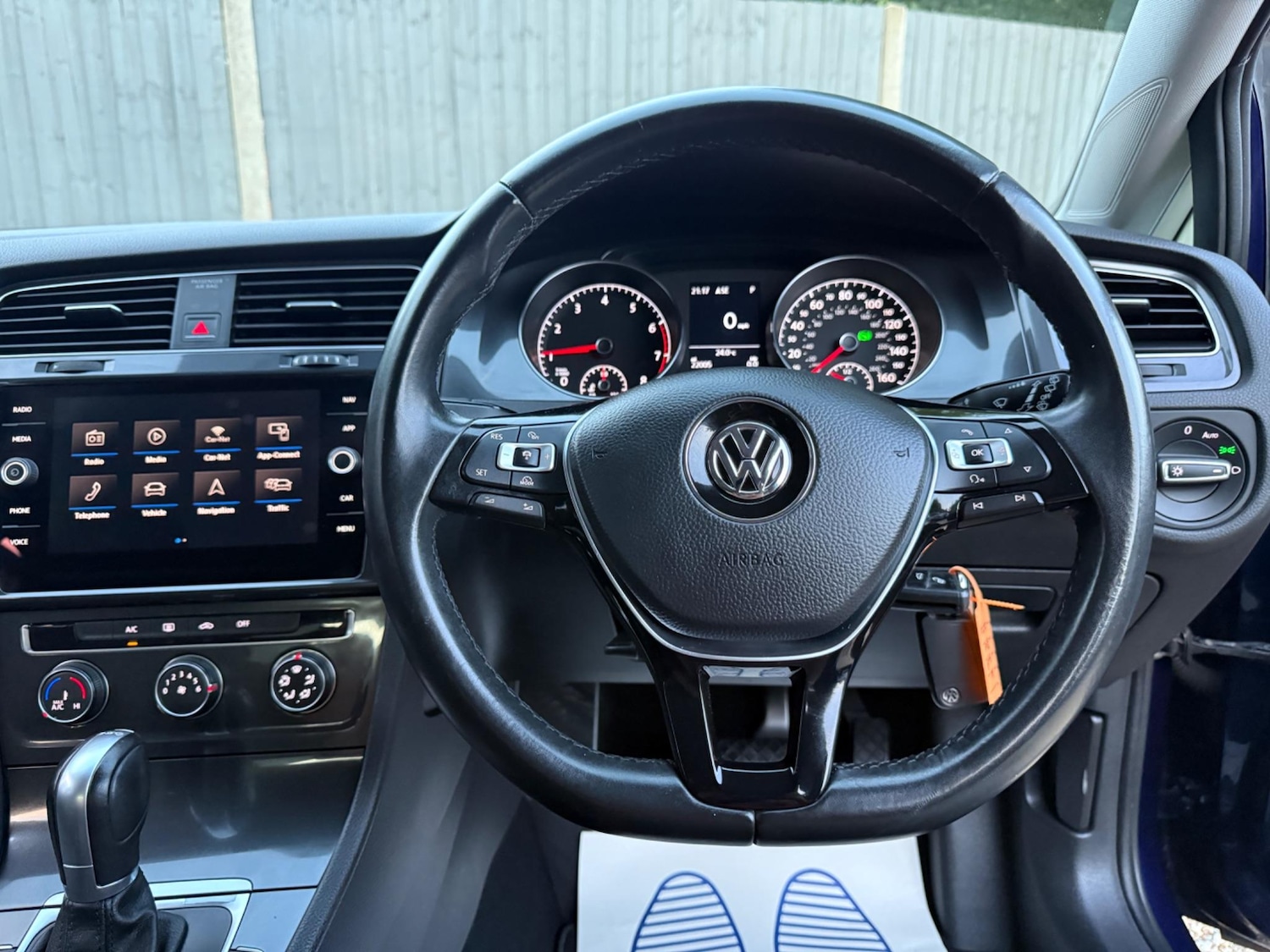 Used Volkswagen Golf 2017 for sale - 77001971: Photo 6