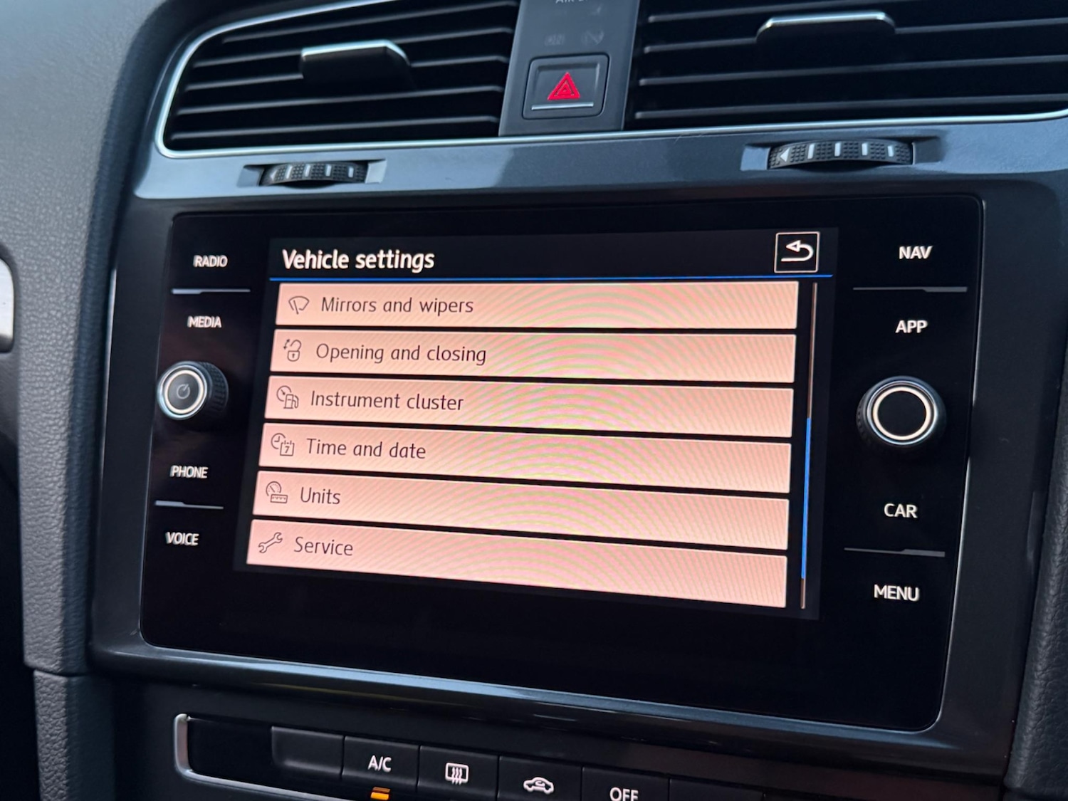 Used Volkswagen Golf 2017 for sale - 77001971: Photo 63