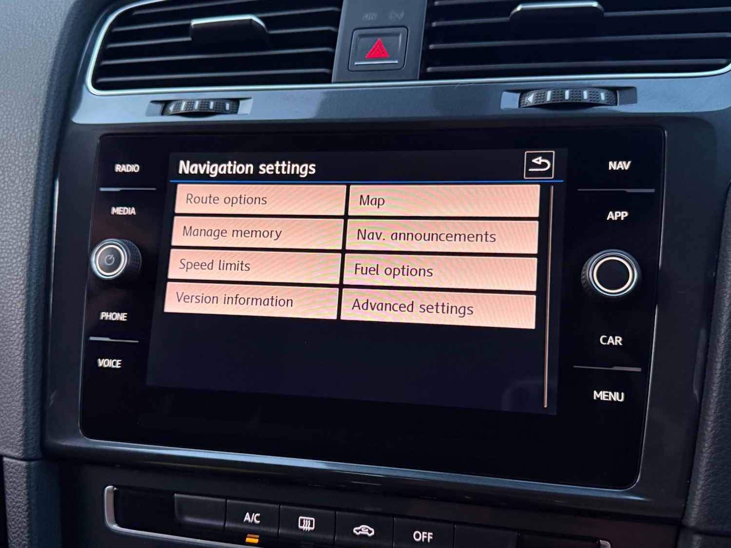 Used Volkswagen Golf 2017 for sale - 77001971: Photo 65