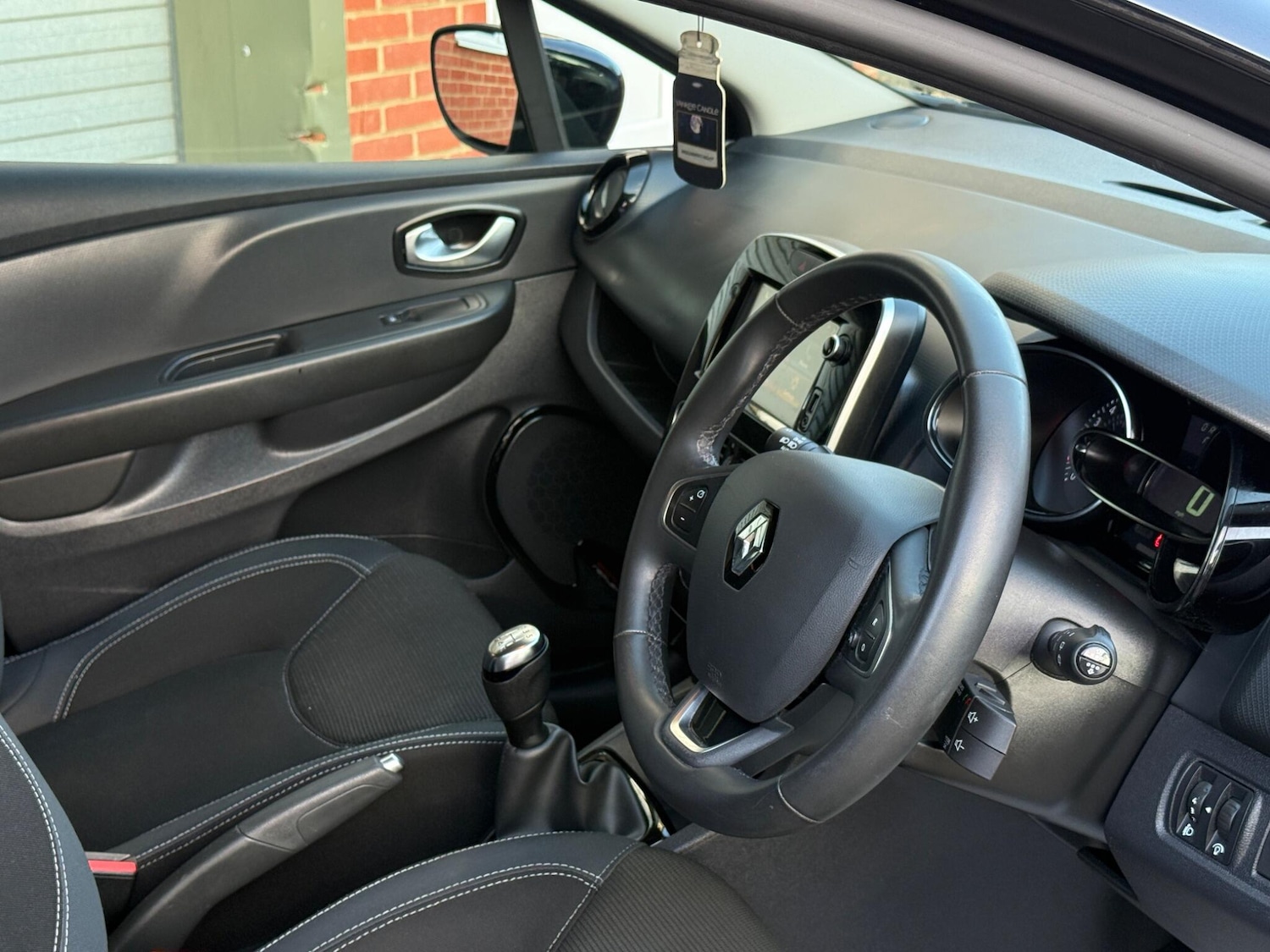 Used Renault Clio 2017 for sale - 76781092: Photo 10