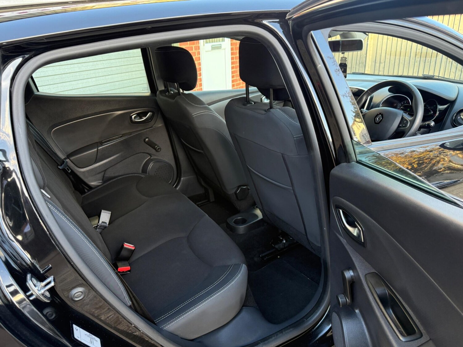 Used Renault Clio 2017 for sale - 76781092: Photo 12