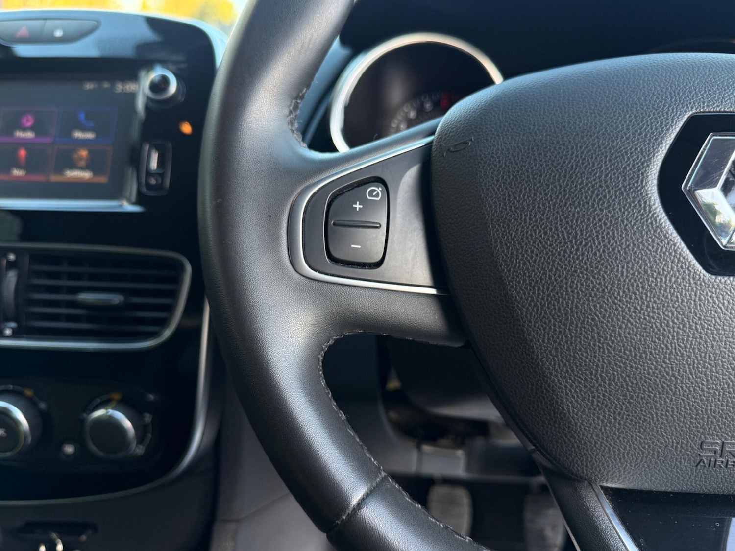 Used Renault Clio 2017 for sale - 76781092: Photo 23