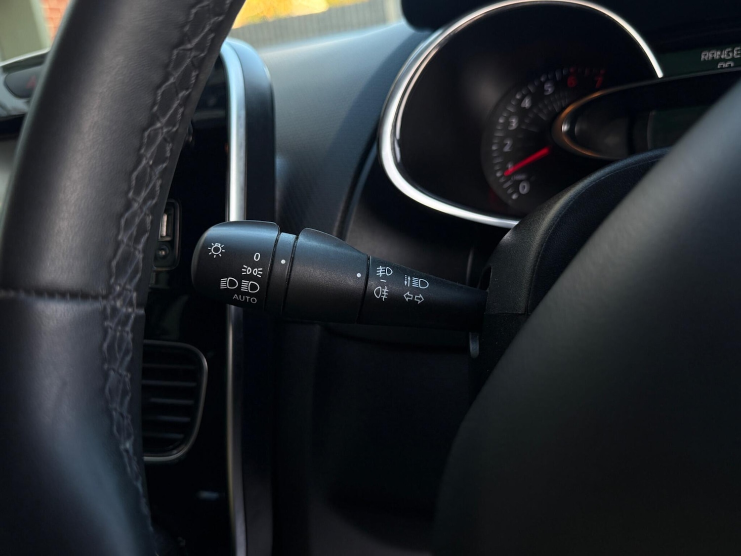 Used Renault Clio 2017 for sale - 76781092: Photo 24