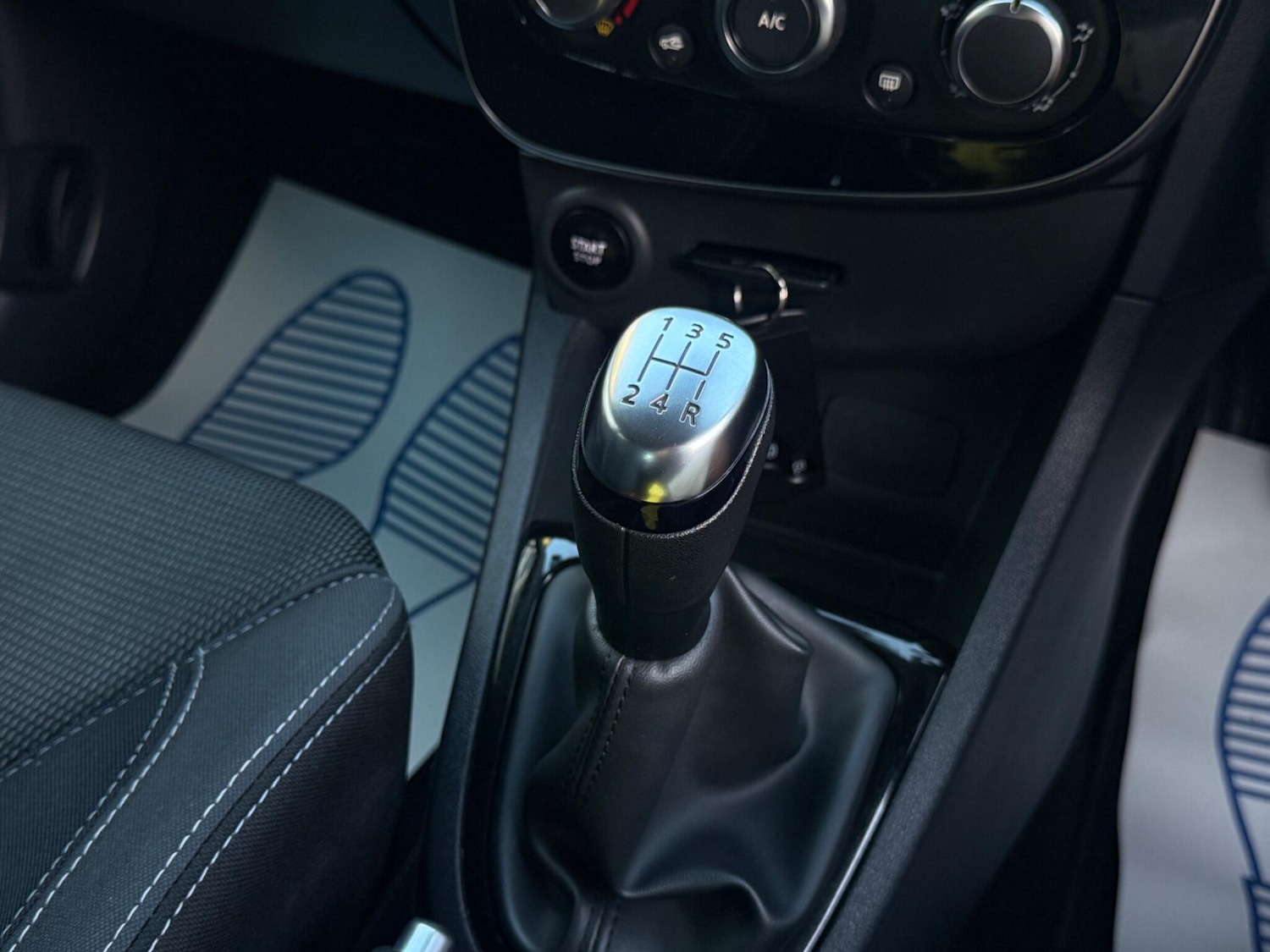 Used Renault Clio 2017 for sale - 76781092: Photo 30