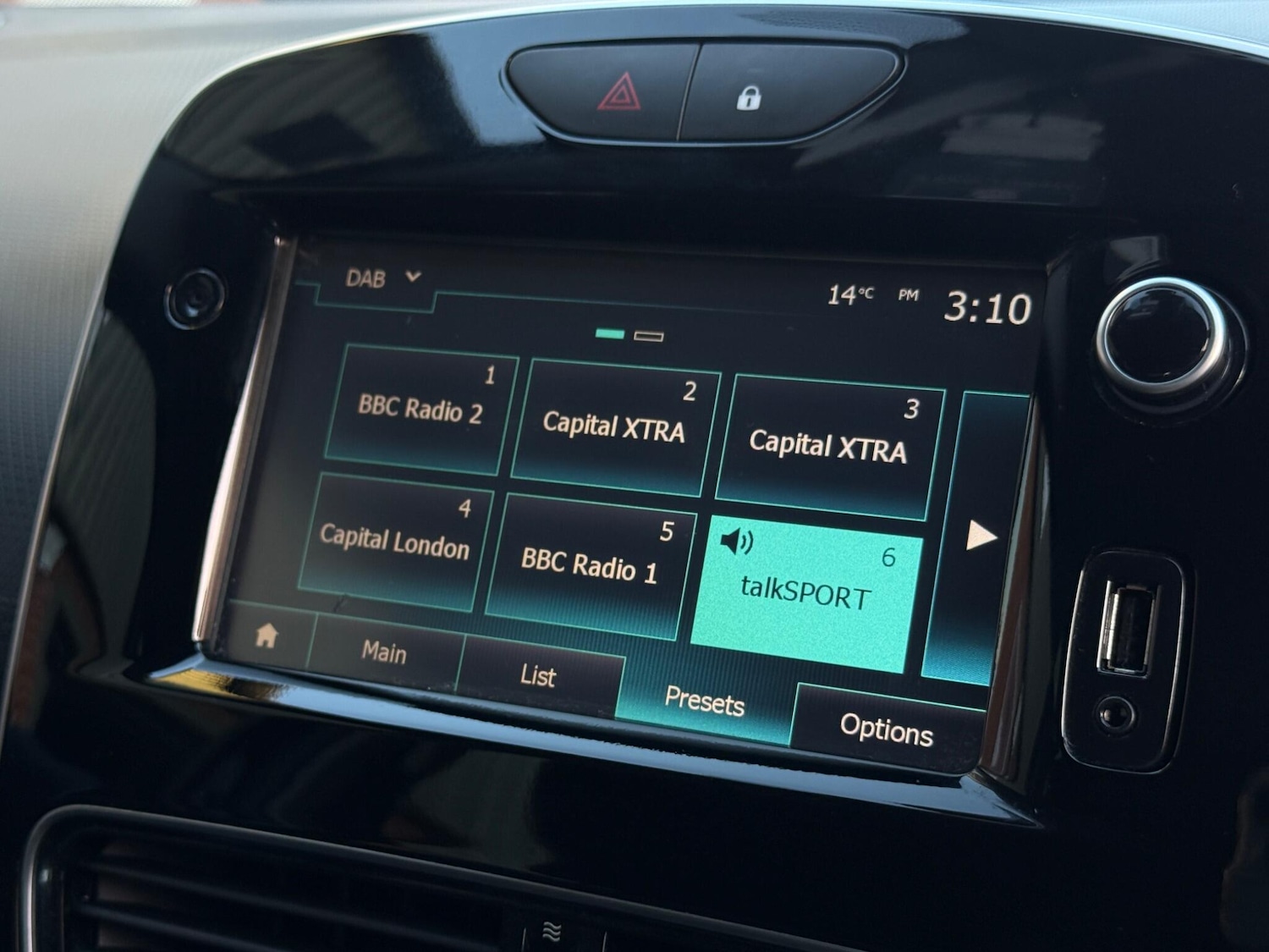 Used Renault Clio 2017 for sale - 76781092: Photo 35