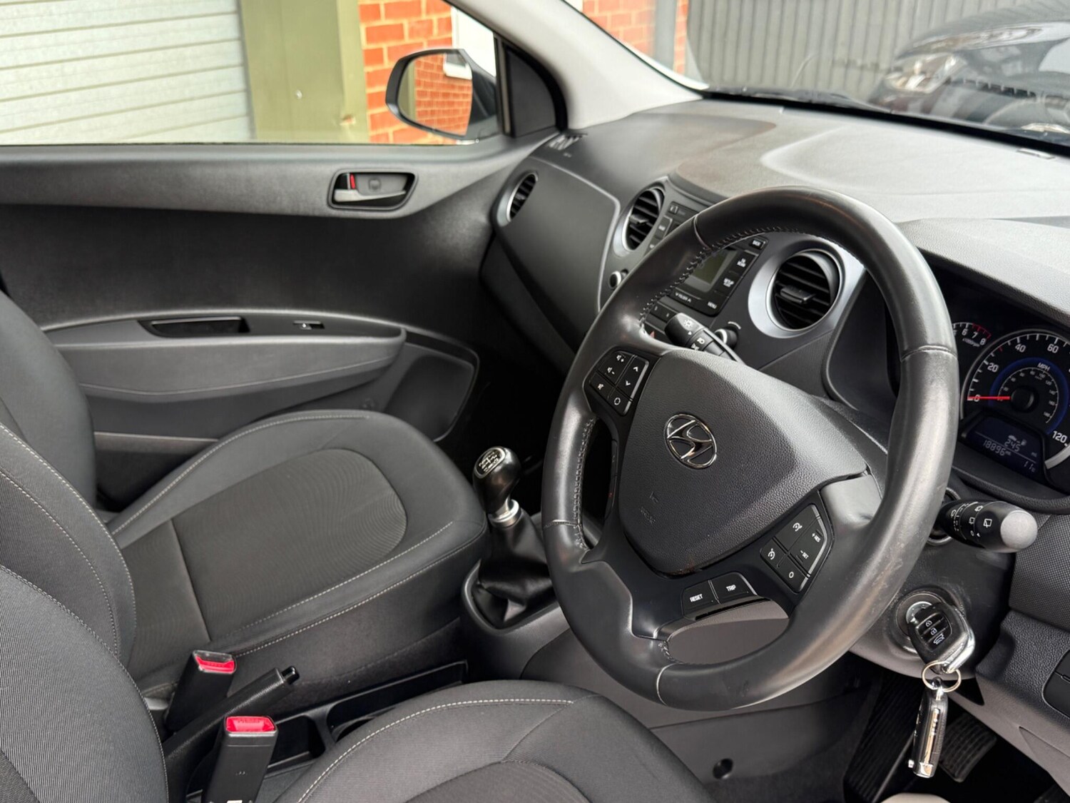 Used Hyundai i10 2018 for sale - 76337052: Photo 12