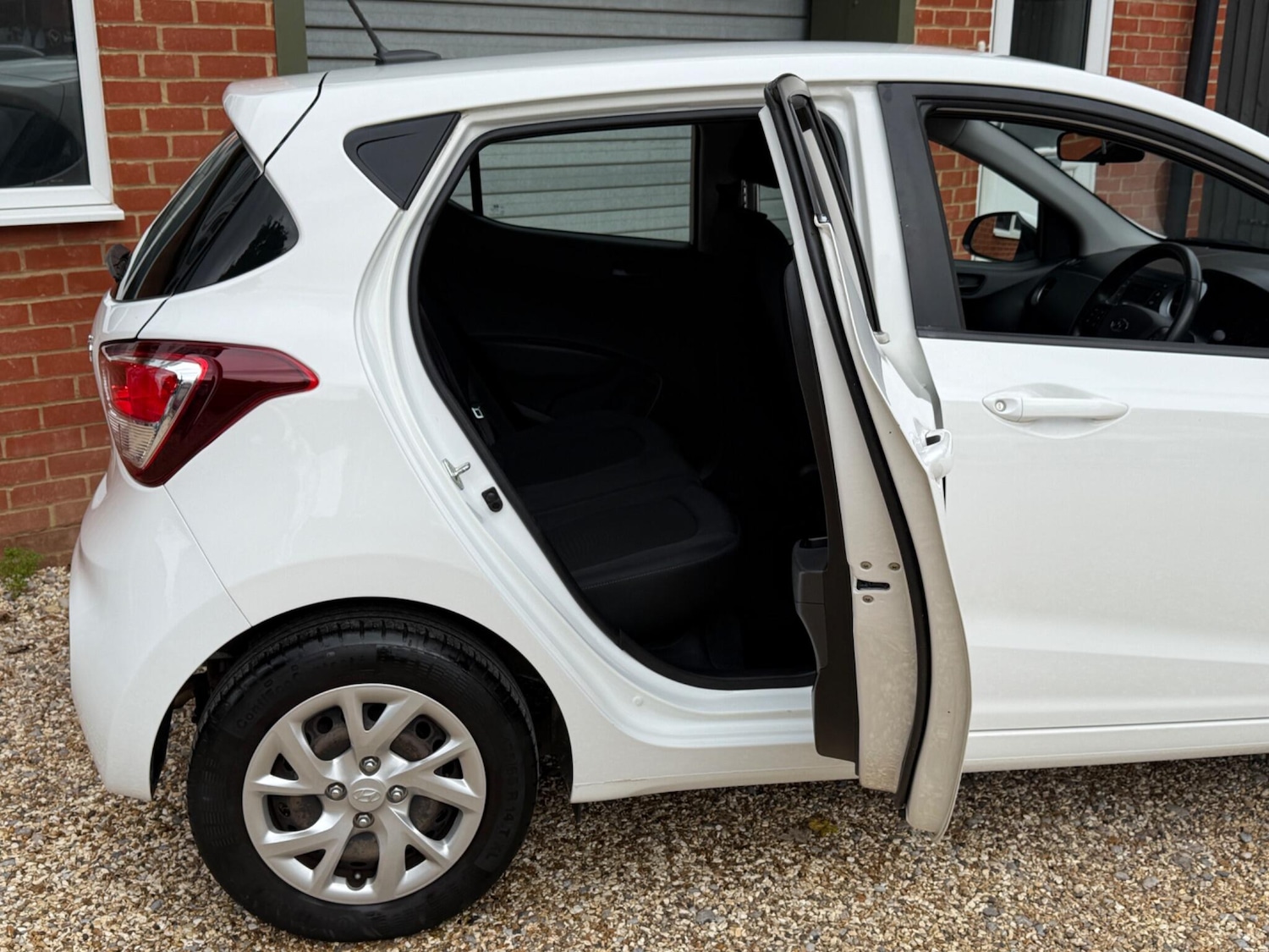 Used Hyundai i10 2018 for sale - 76337052: Photo 15