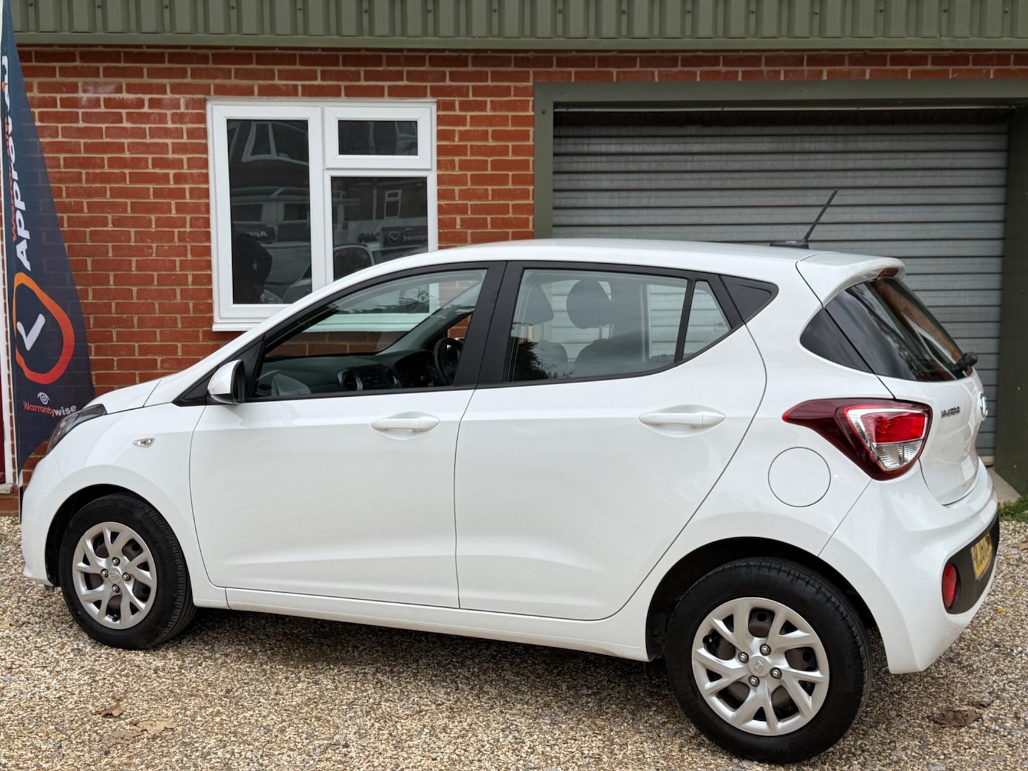 Used Hyundai i10 2018 for sale - 76337052: Photo 2