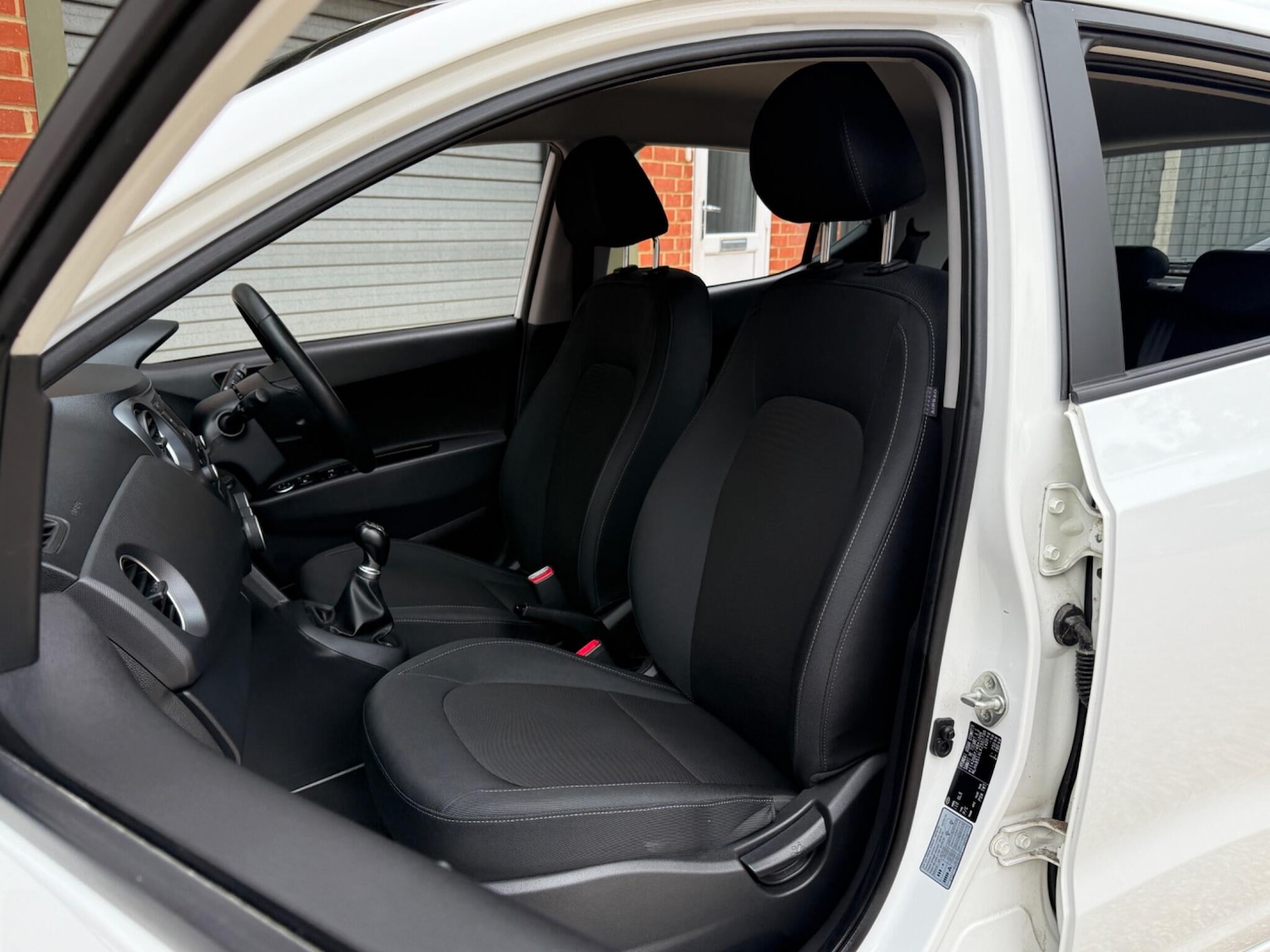 Used Hyundai i10 2018 for sale - 76337052: Photo 27