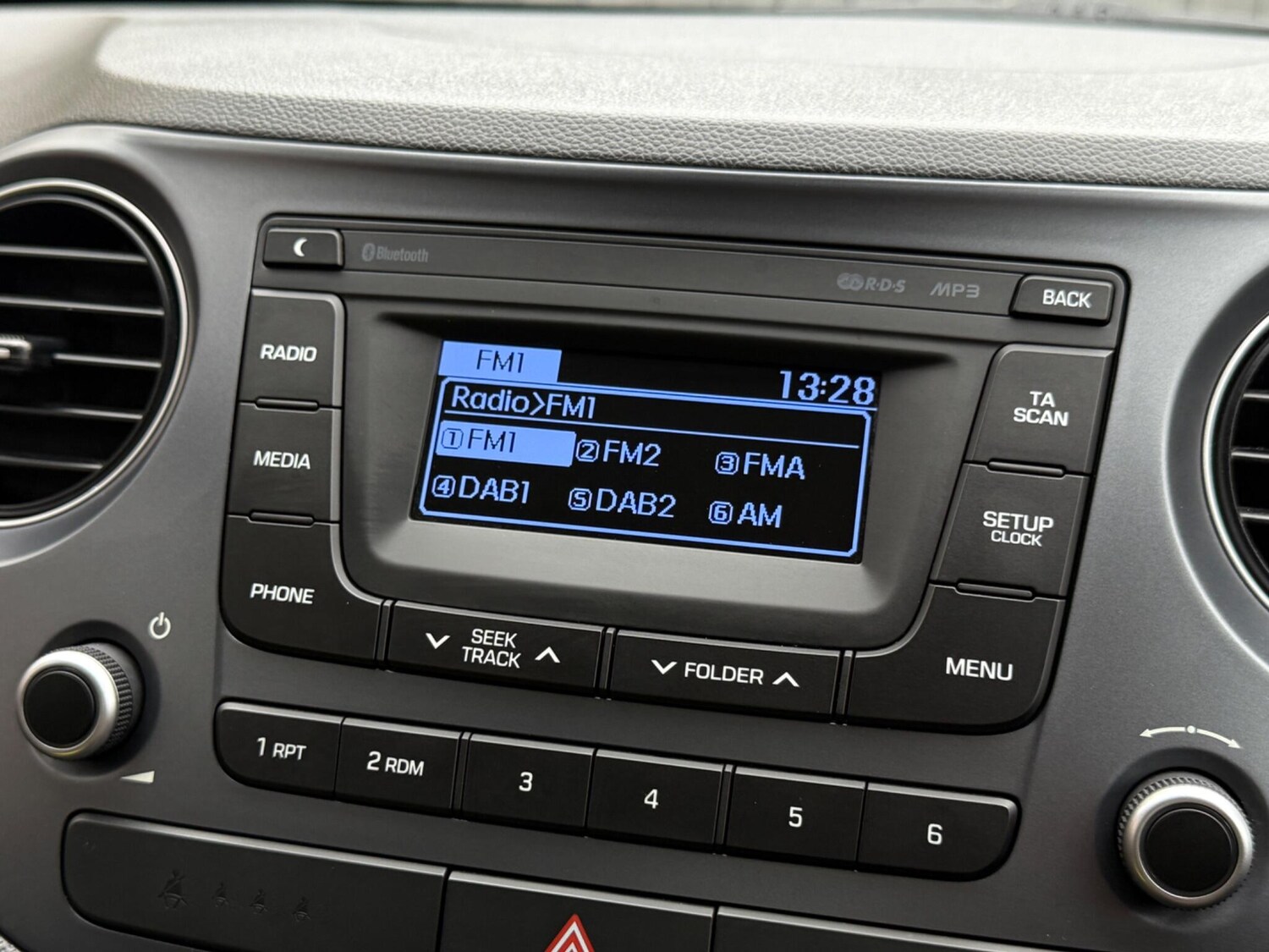 Used Hyundai i10 2018 for sale - 76337052: Photo 36