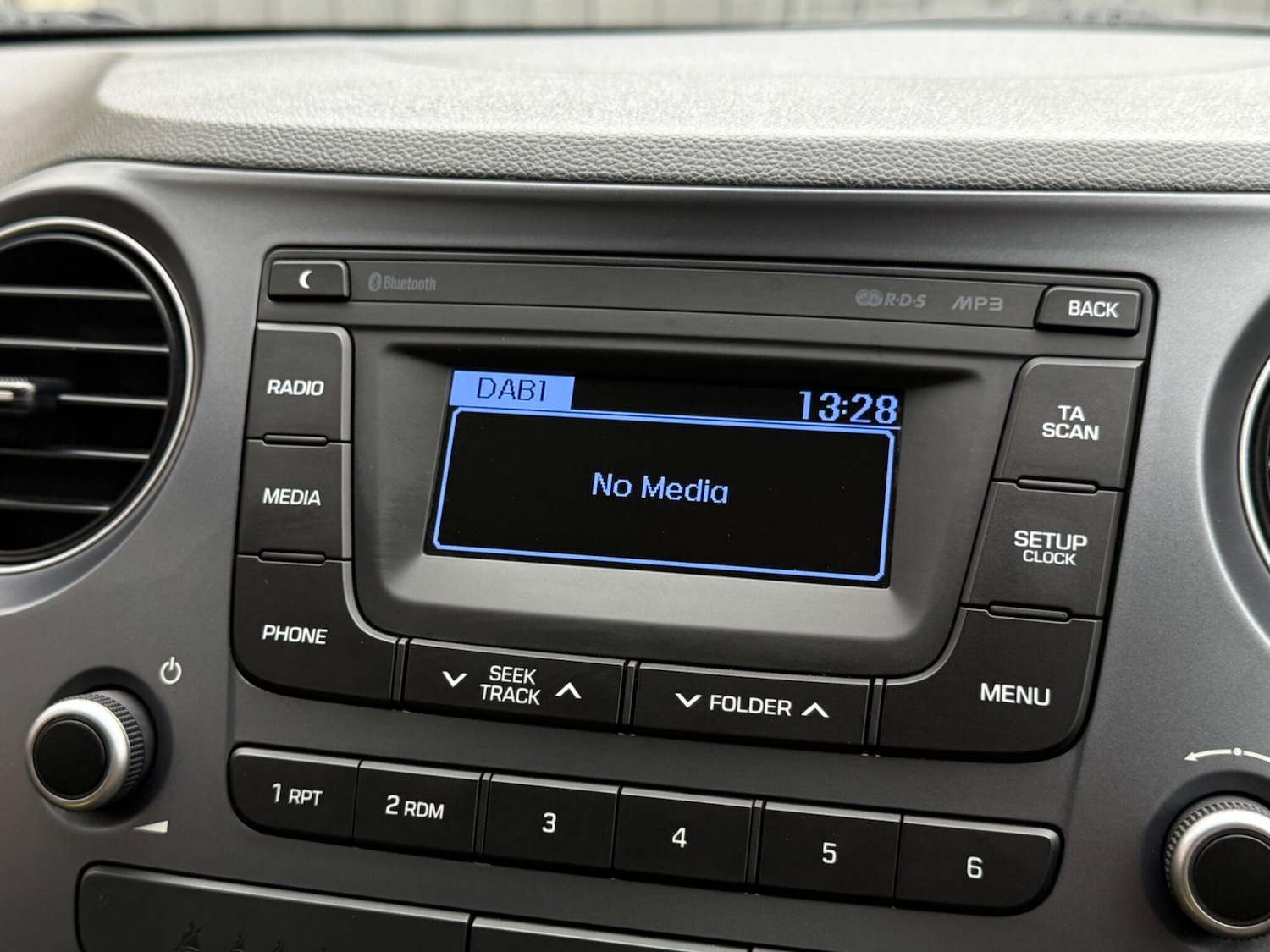 Used Hyundai i10 2018 for sale - 76337052: Photo 39